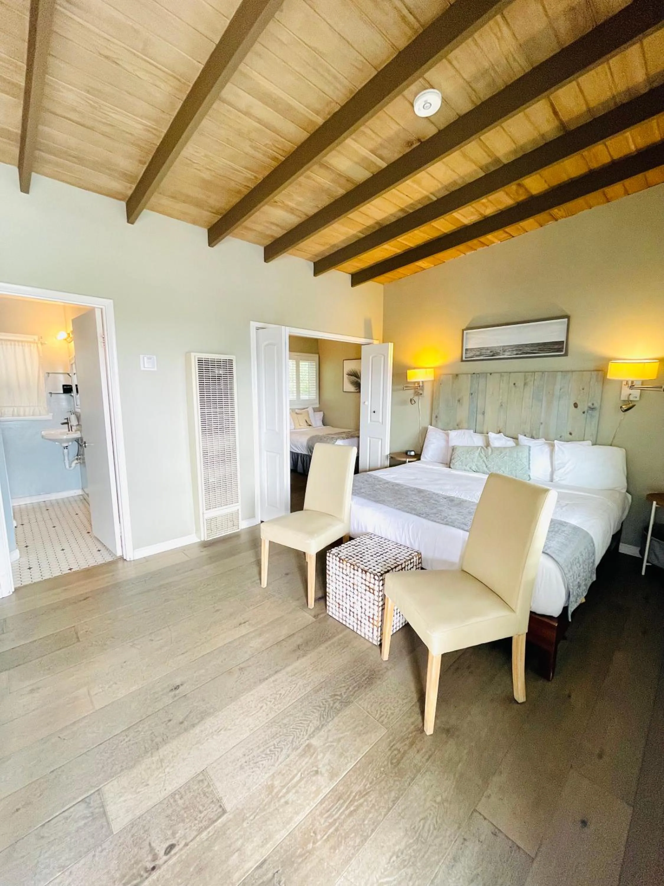 Bedroom, Bed in Pleasant Inn