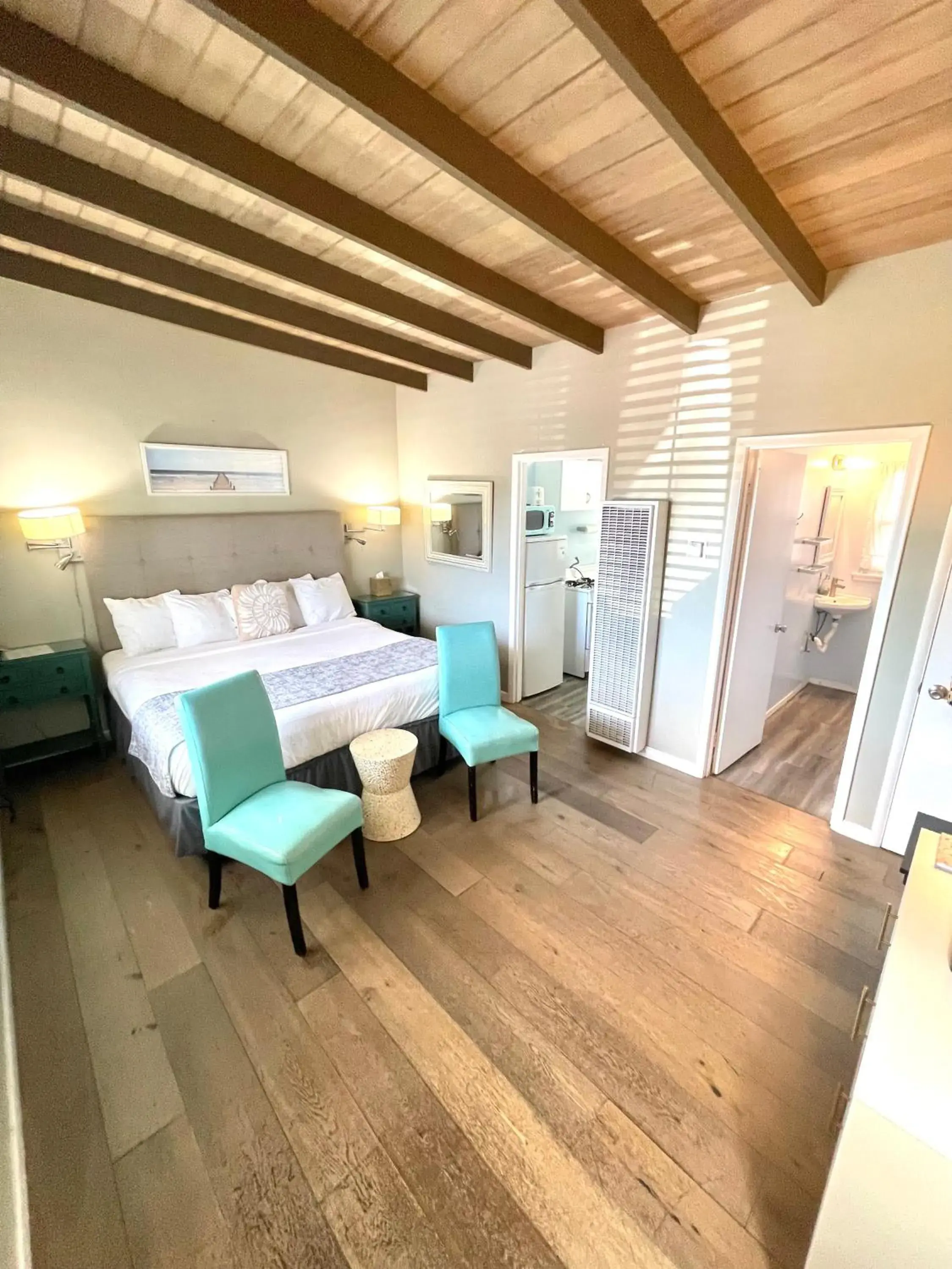 King Room with Kitchenette in Pleasant Inn King Room with Kitchenette in Pleasant Inn