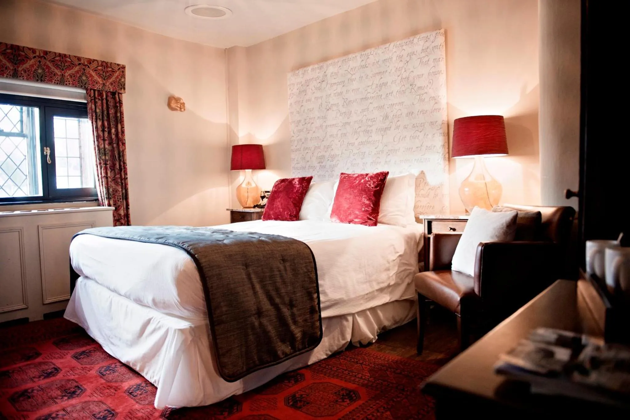 Bed in The White Swan Hotel