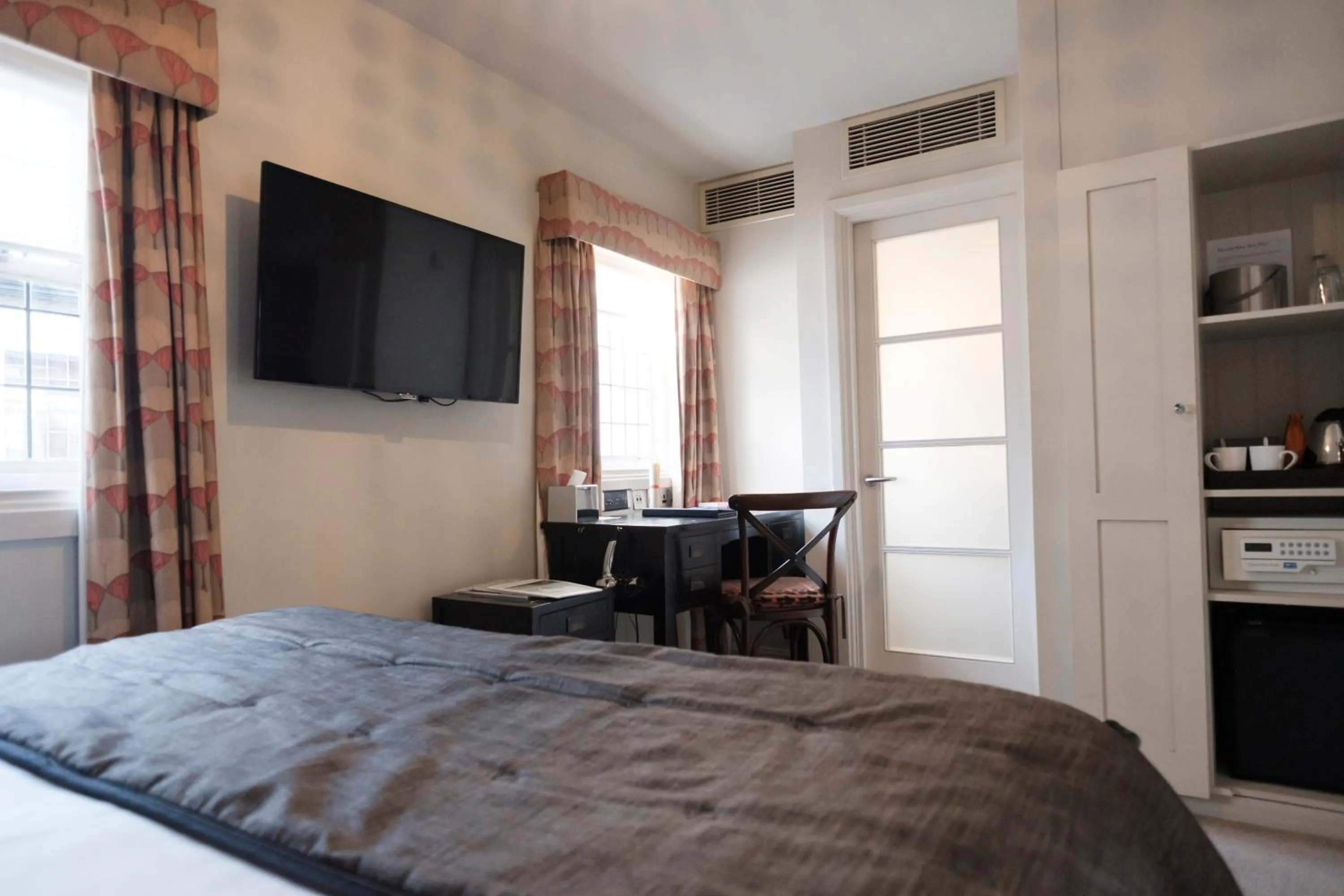 Bed in The White Swan Hotel