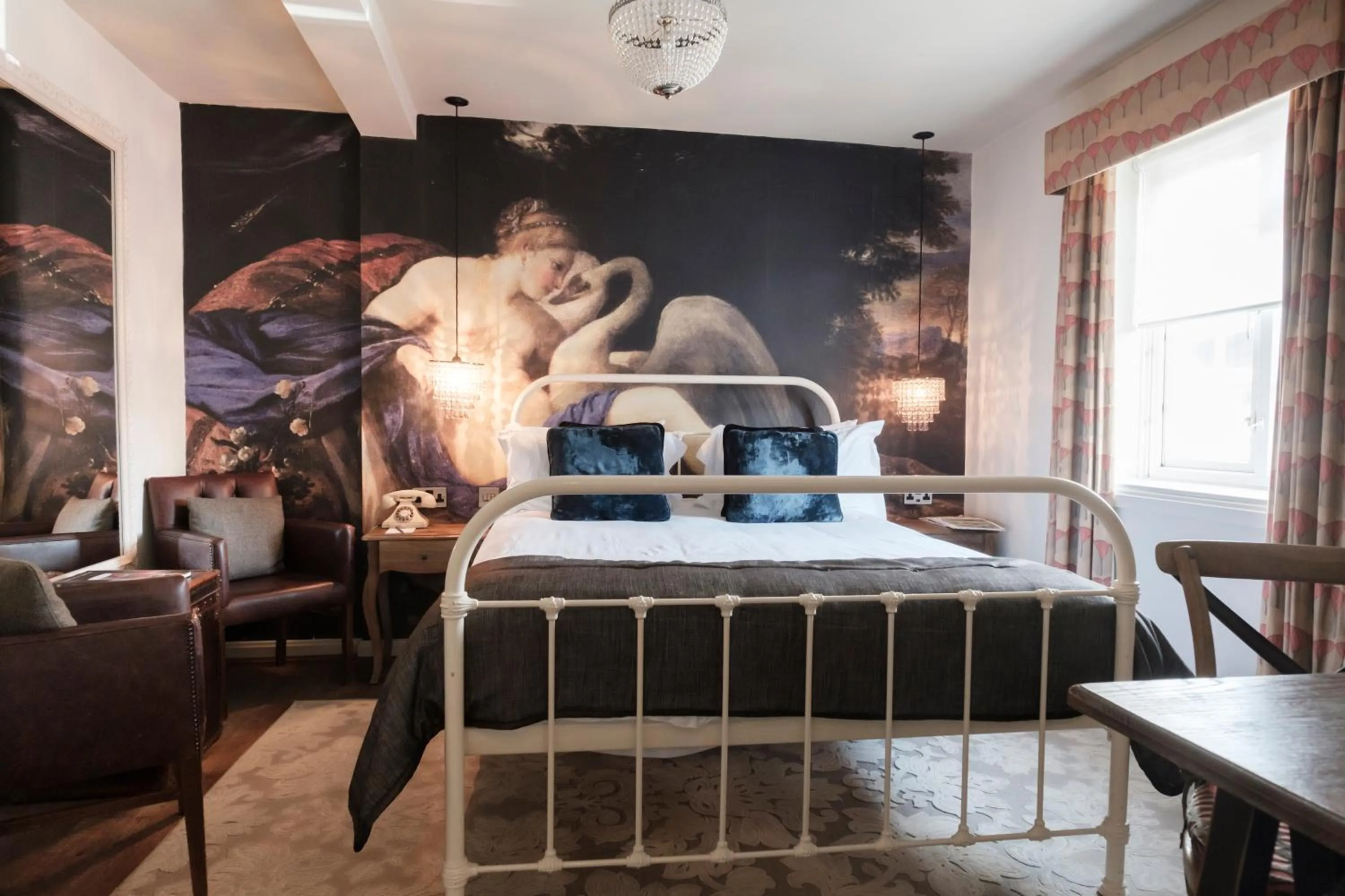 Bed in The White Swan Hotel