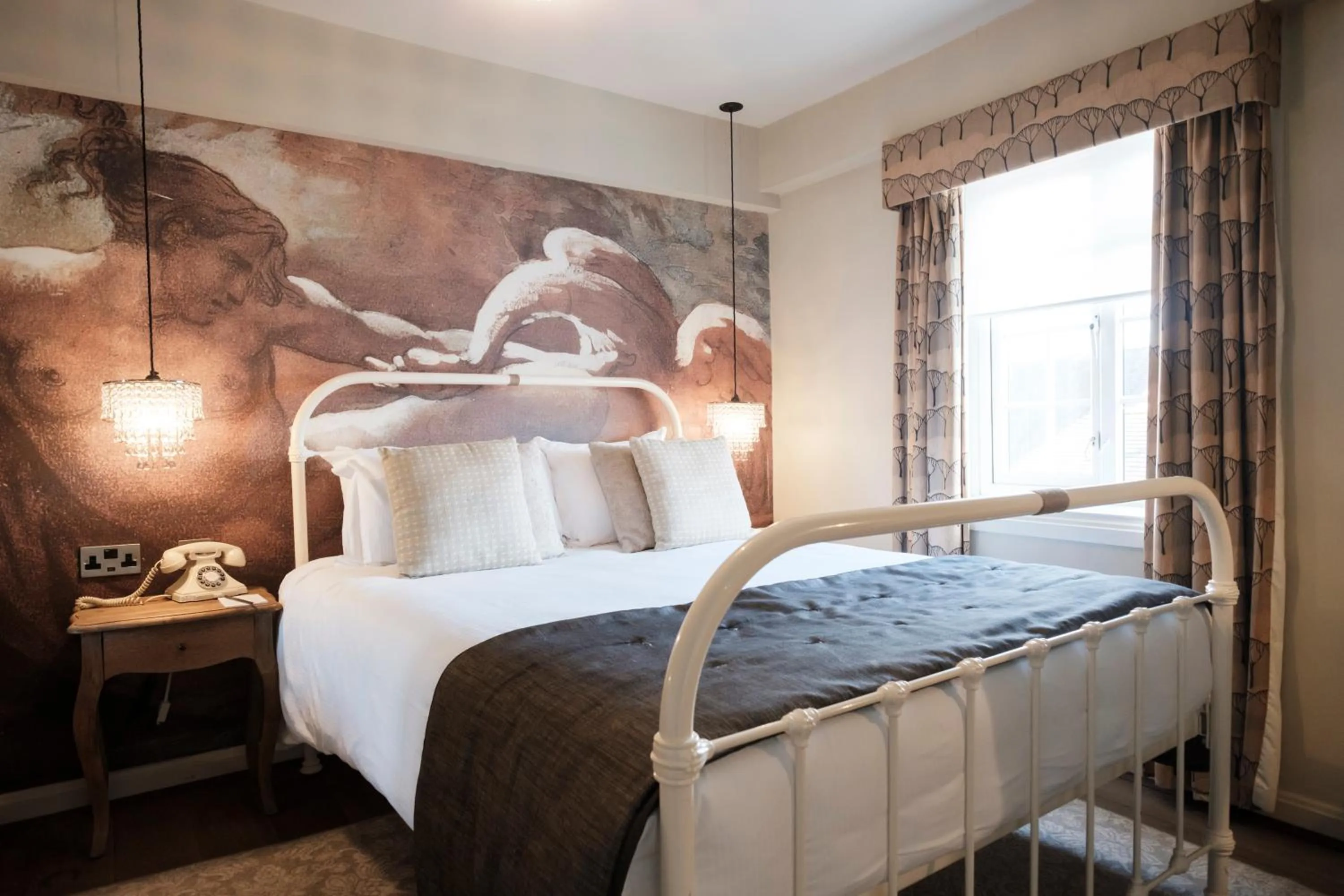 Bed in The White Swan Hotel