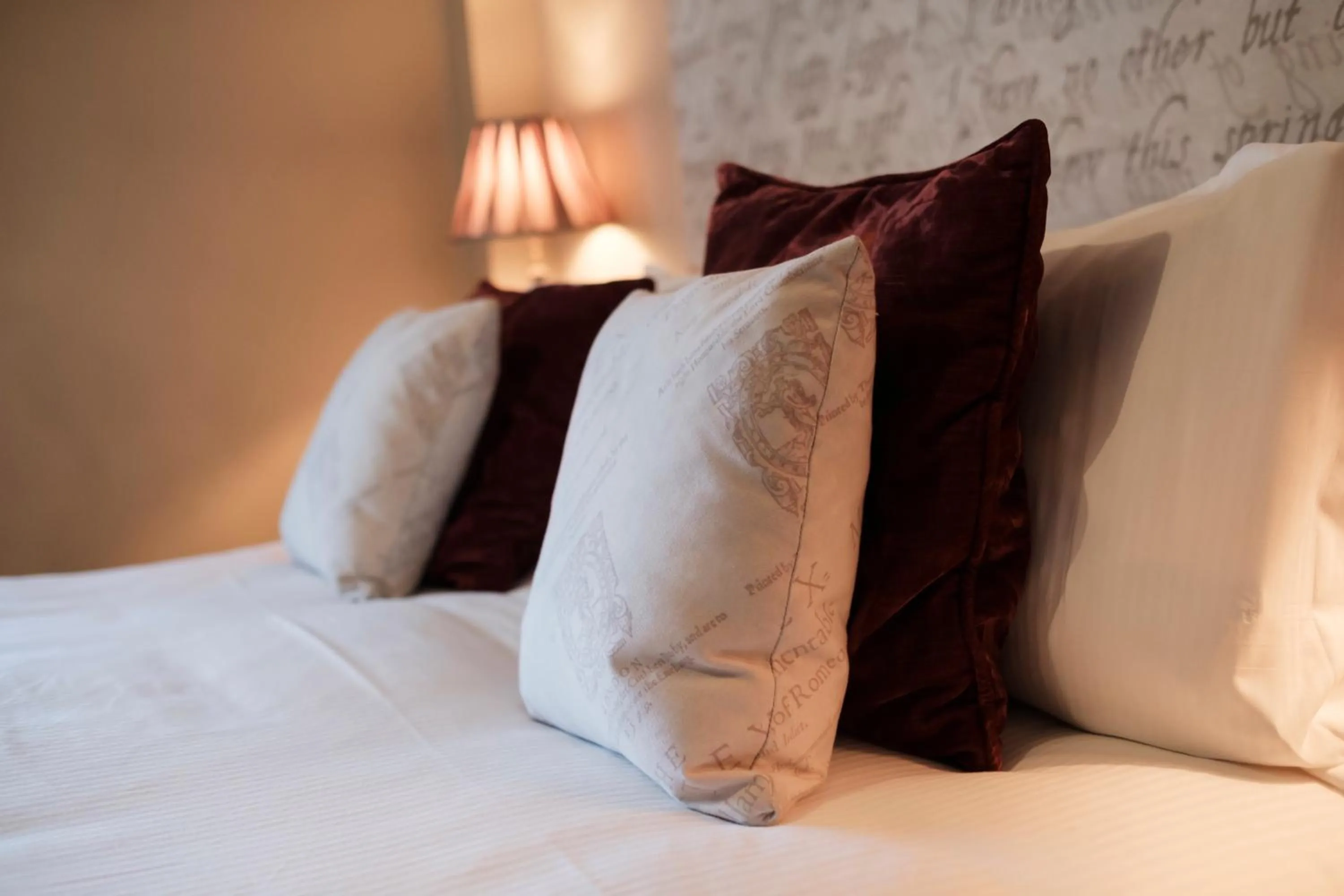 Bed in The White Swan Hotel