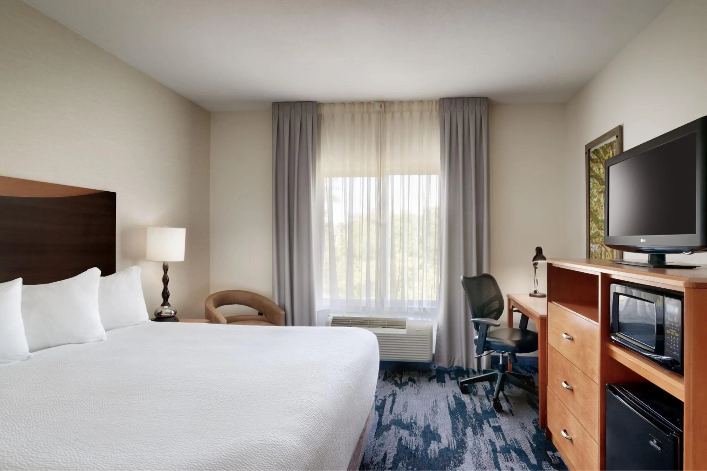 Photo of the whole room, Bed in Fairfield Inn & Suites by Marriott Tallahassee Central