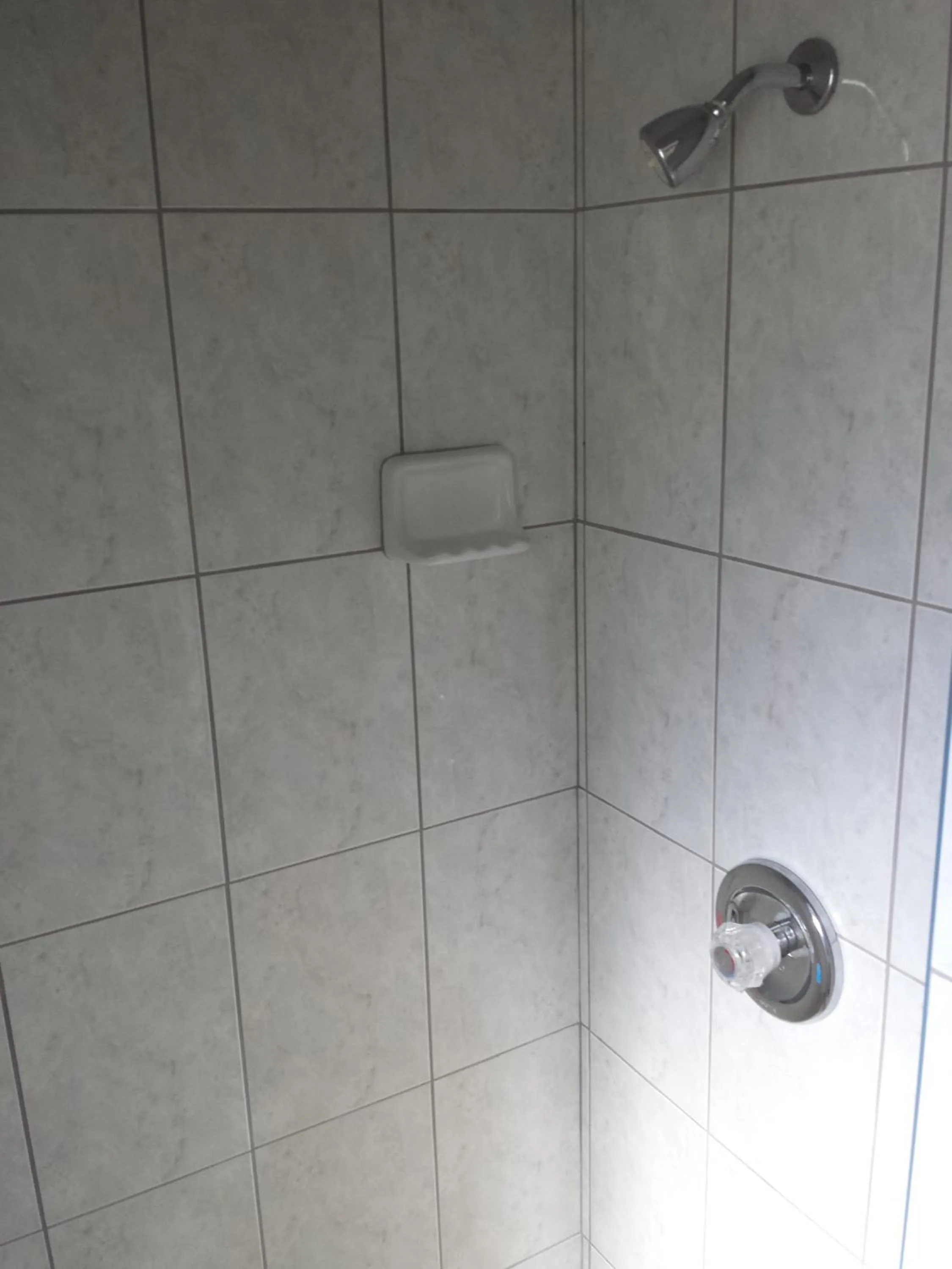 Bathroom in New Kansan Motel