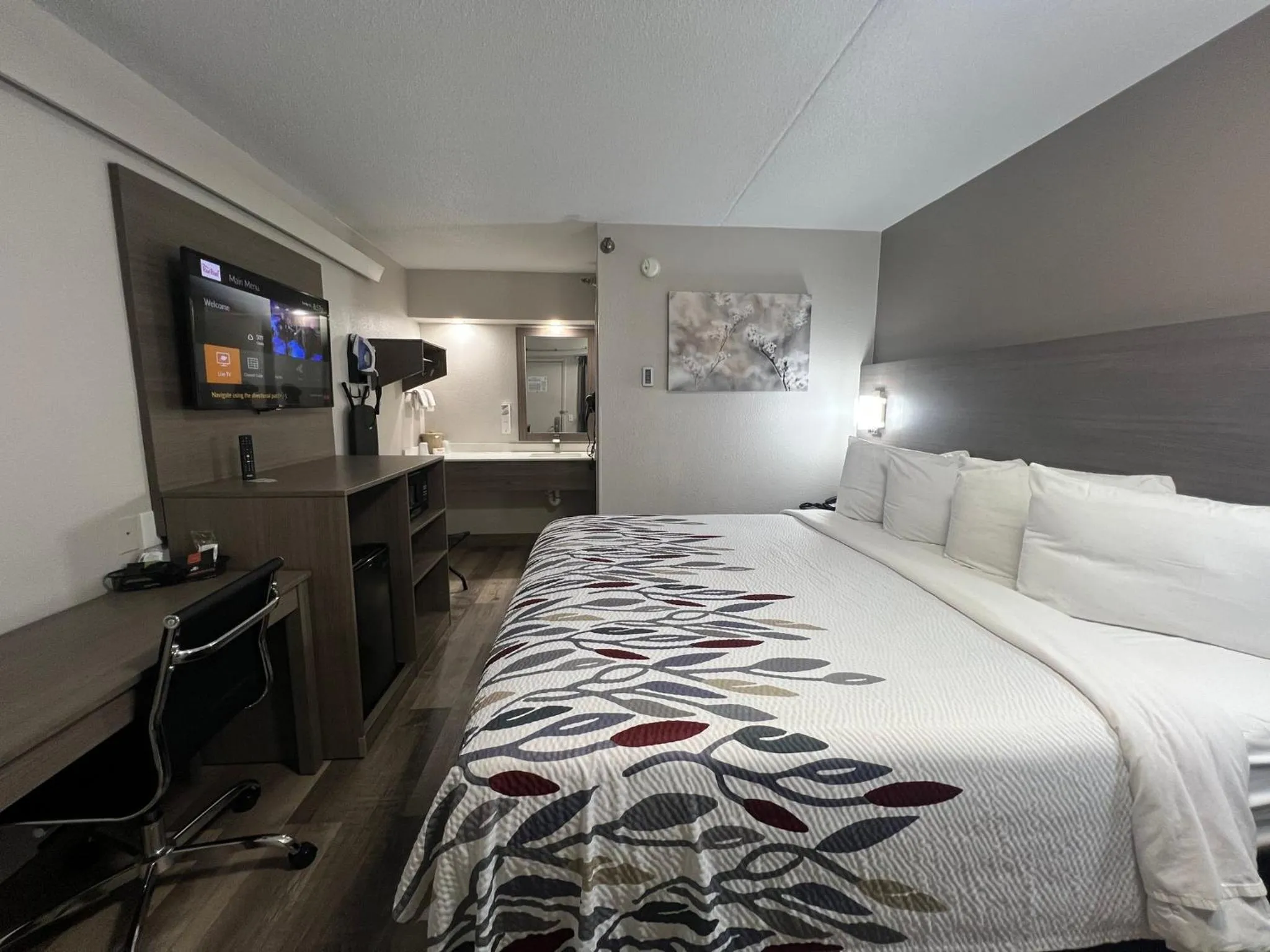 Photo of the whole room, Bed in Red Roof Inn Lexington South