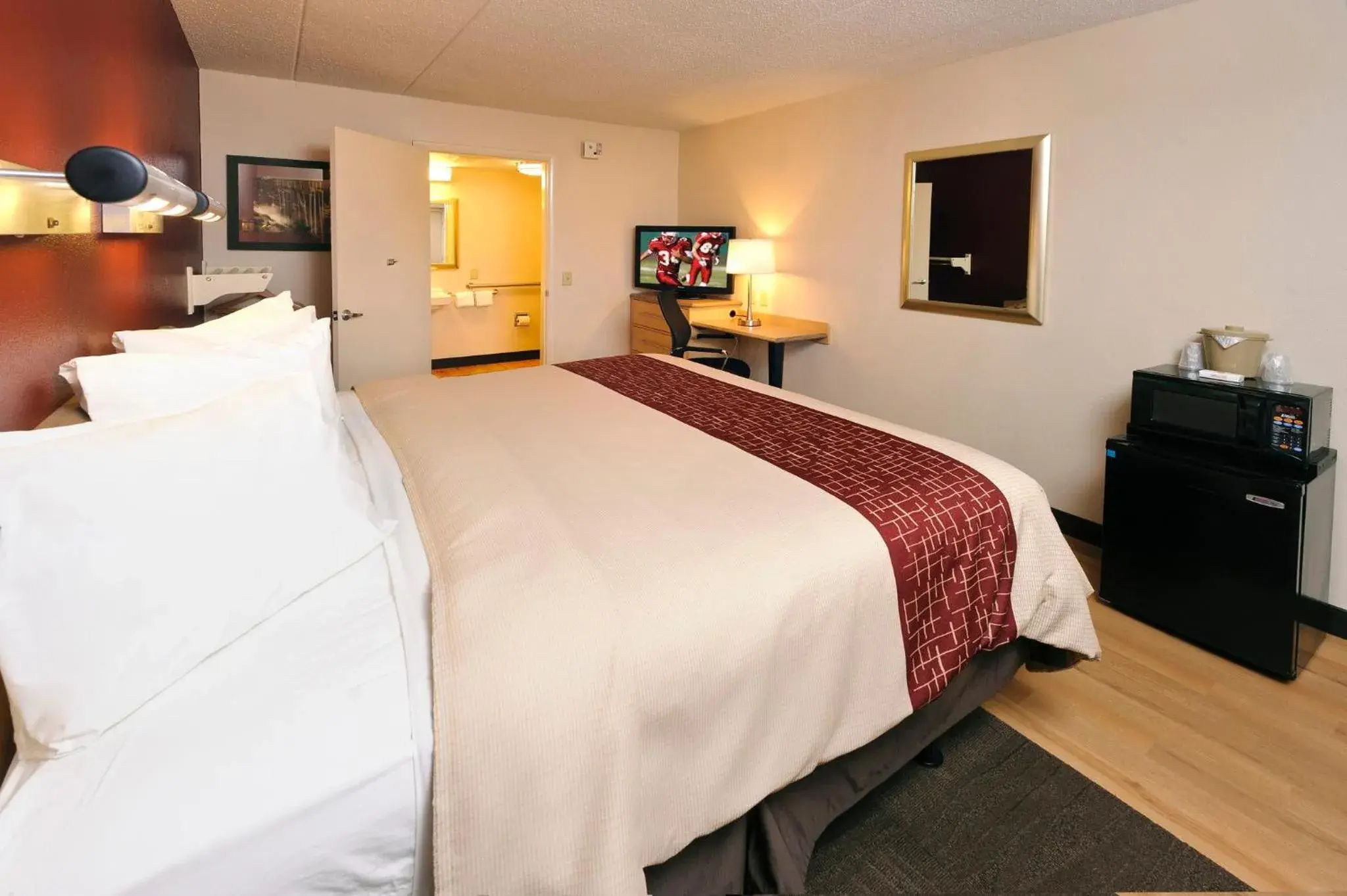 Photo of the whole room, Bed in Red Roof Inn Lexington South Photo of the whole room, Bed in Red Roof Inn Lexington South