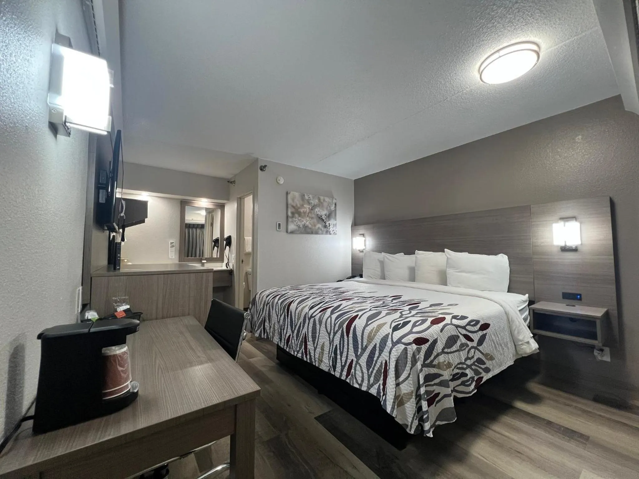 Photo of the whole room, Bed in Red Roof Inn Lexington South