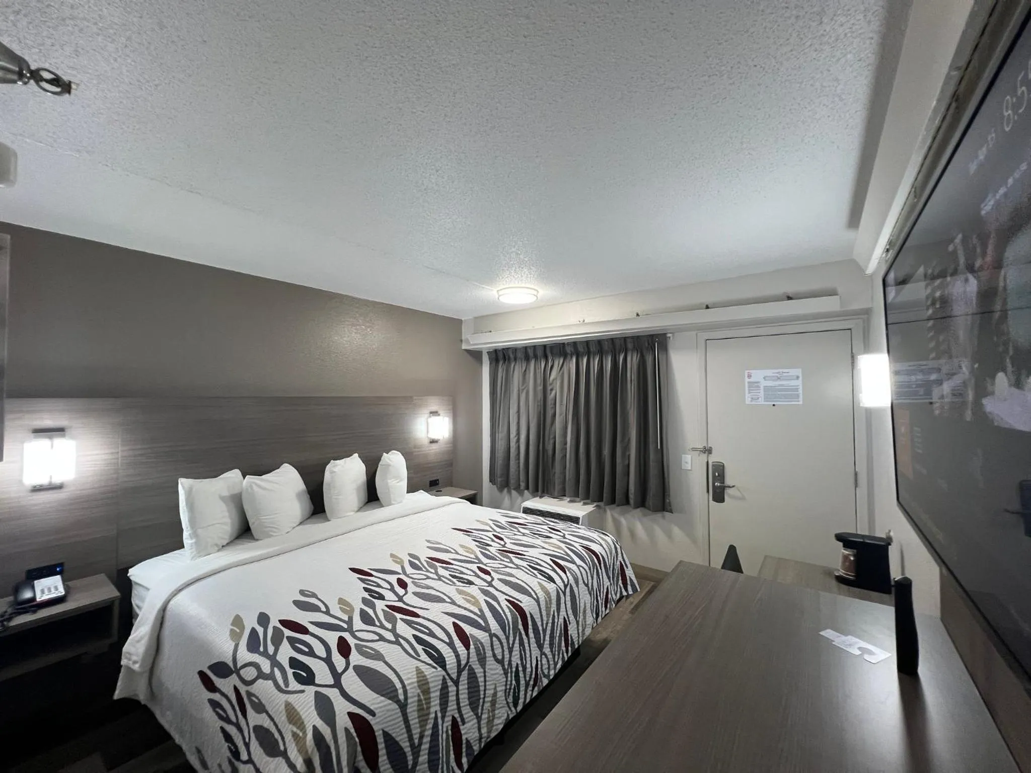 Photo of the whole room, Bed in Red Roof Inn Lexington South