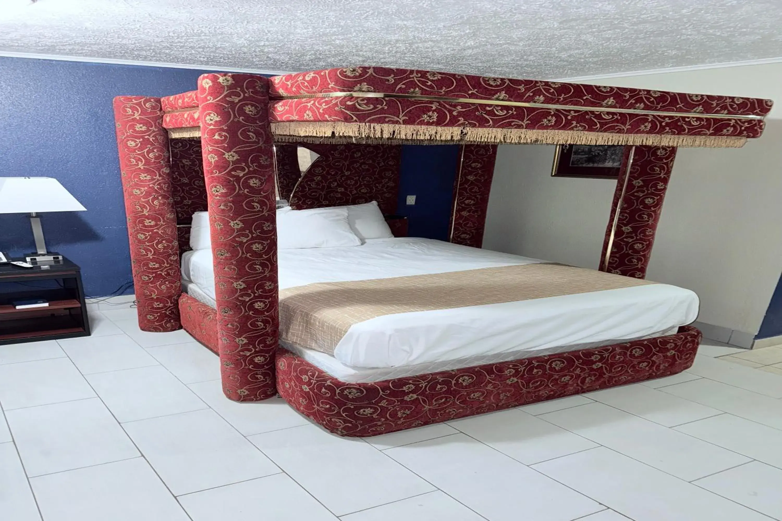 Queen Room with Jetted Tub - Non-Smoking in Travelodge by Wyndham Jackson I-40 Exit 82 Queen Room with Jetted Tub - Non-Smoking in Travelodge by Wyndham Jackson I-40 Exit 82