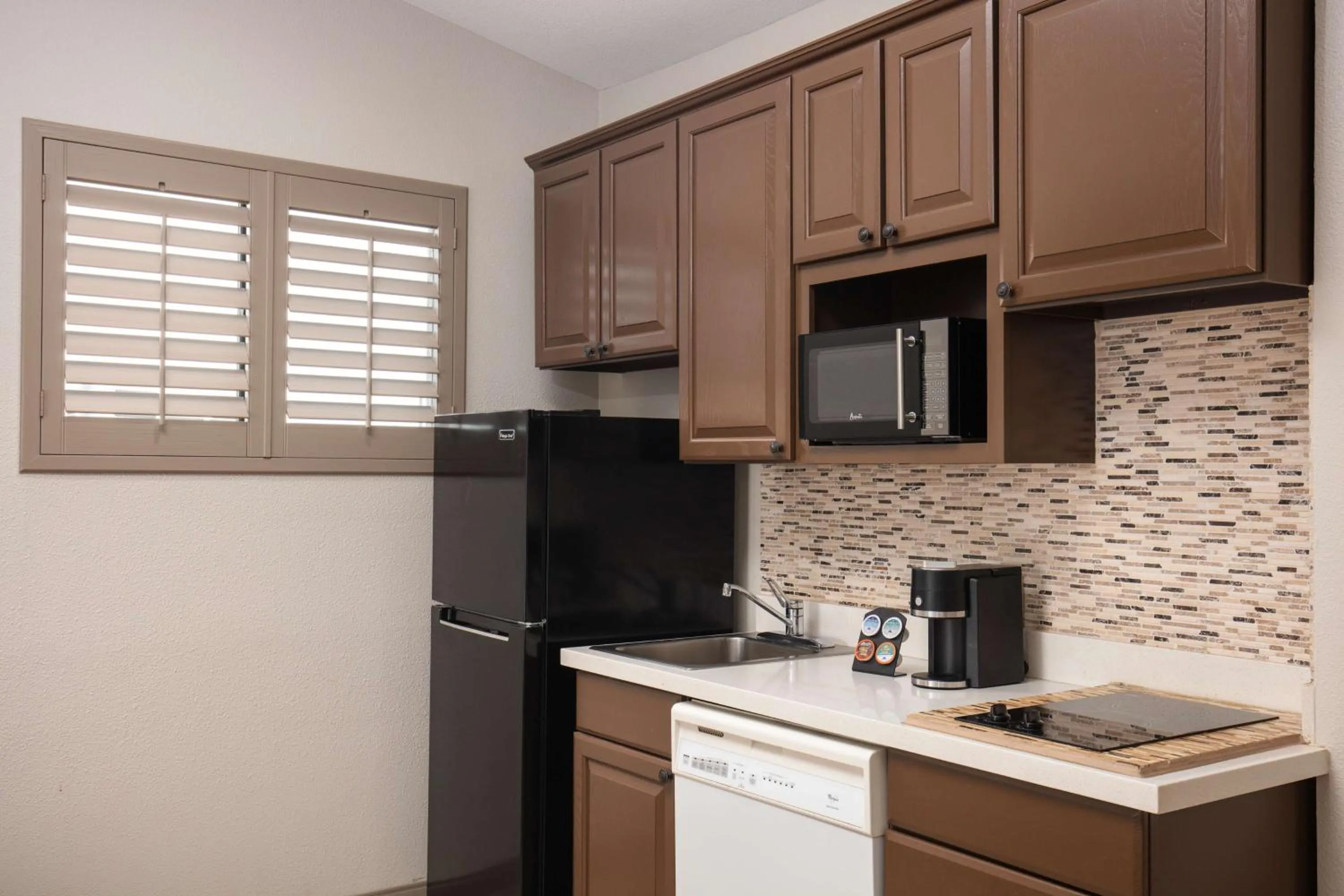 Kitchen or kitchenette in Best Western Plus King's Inn and Suites