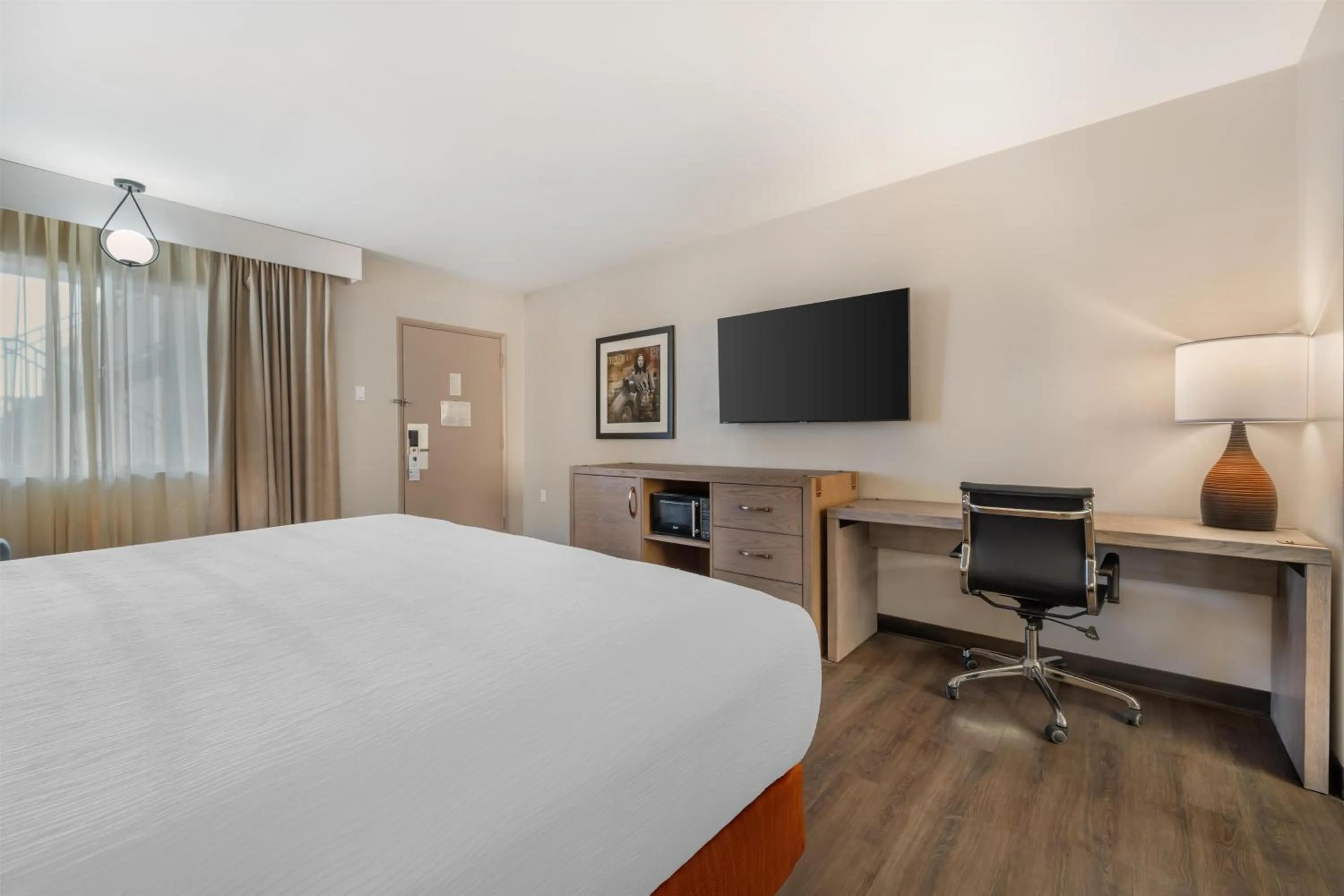 Bedroom, Bed in Best Western Plus King's Inn and Suites