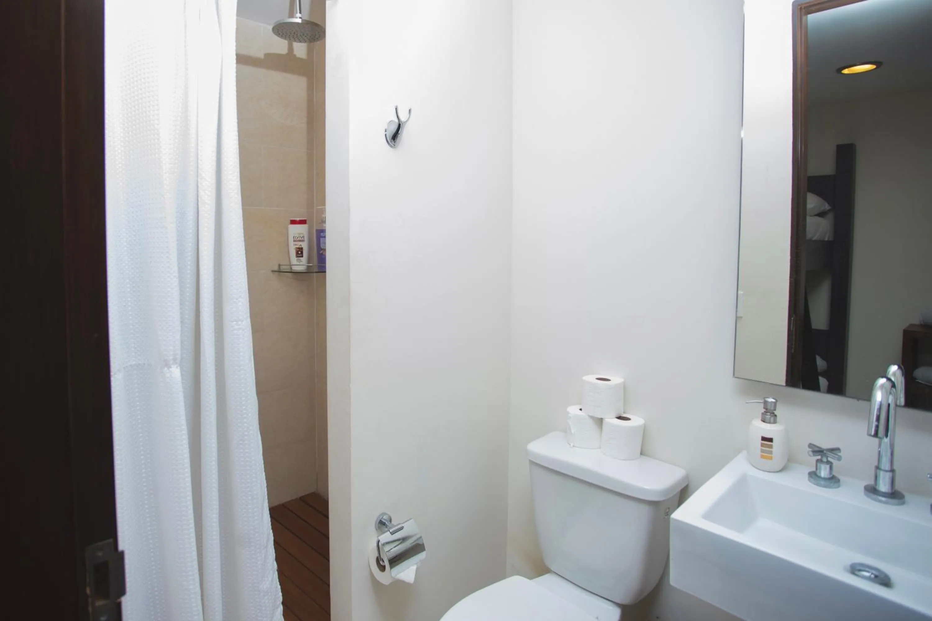 Shower in Apartment on the beach! Infinity pool