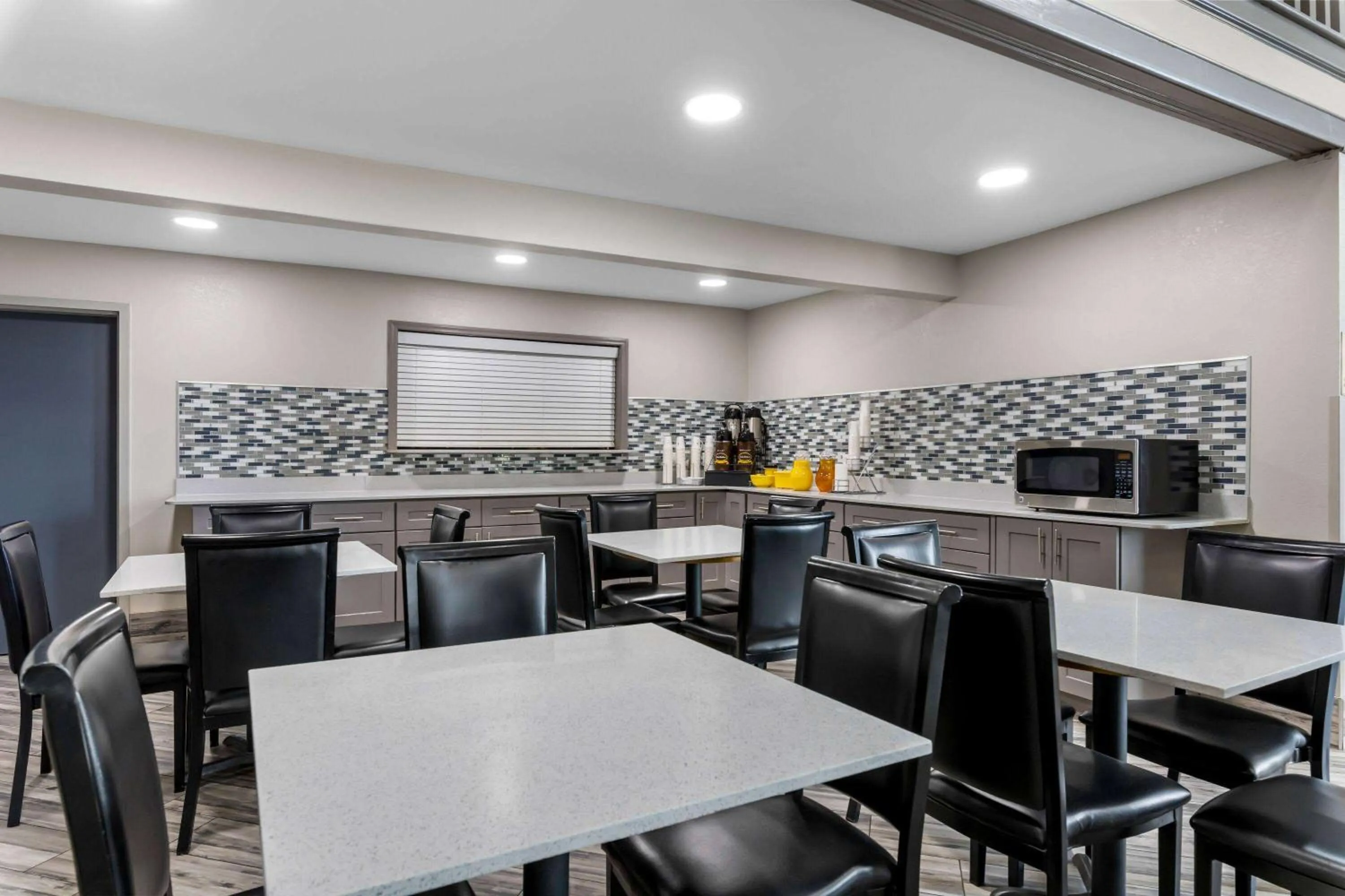 Breakfast in Super 8 by Wyndham Dickson