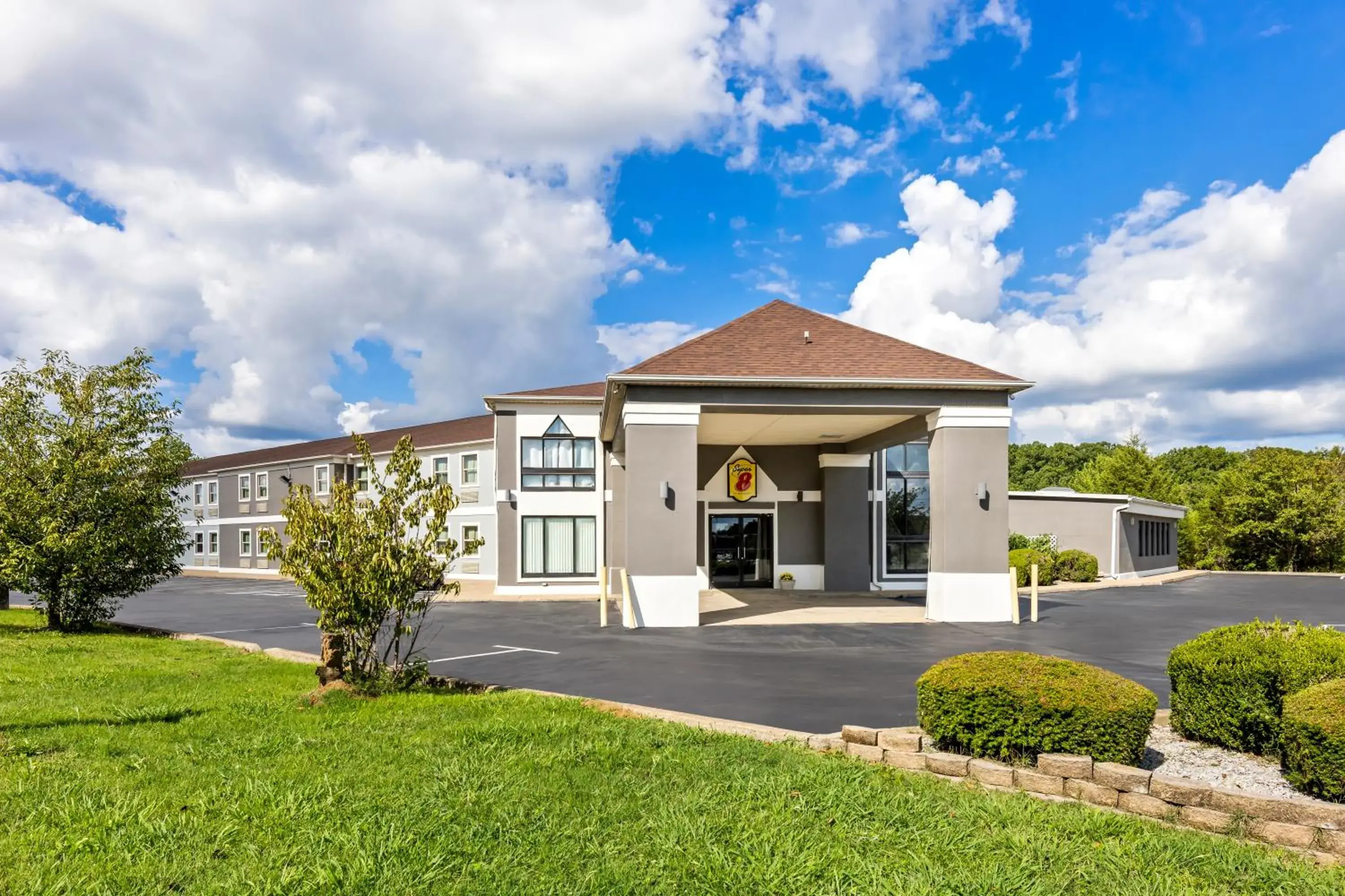 Property building in Super 8 by Wyndham Dickson Property building in Super 8 by Wyndham Dickson