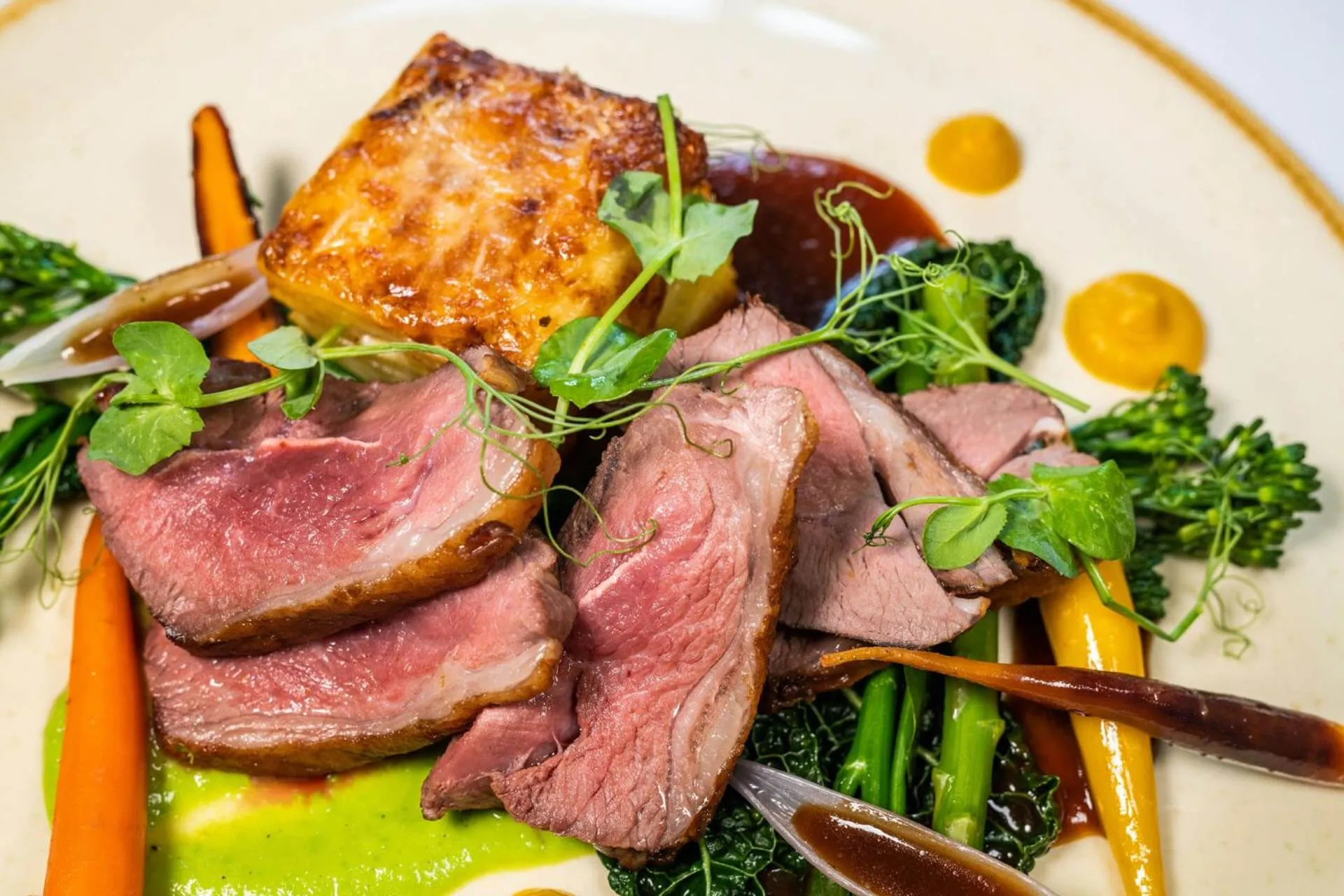 Restaurant/places to eat in The White Hart Hotel