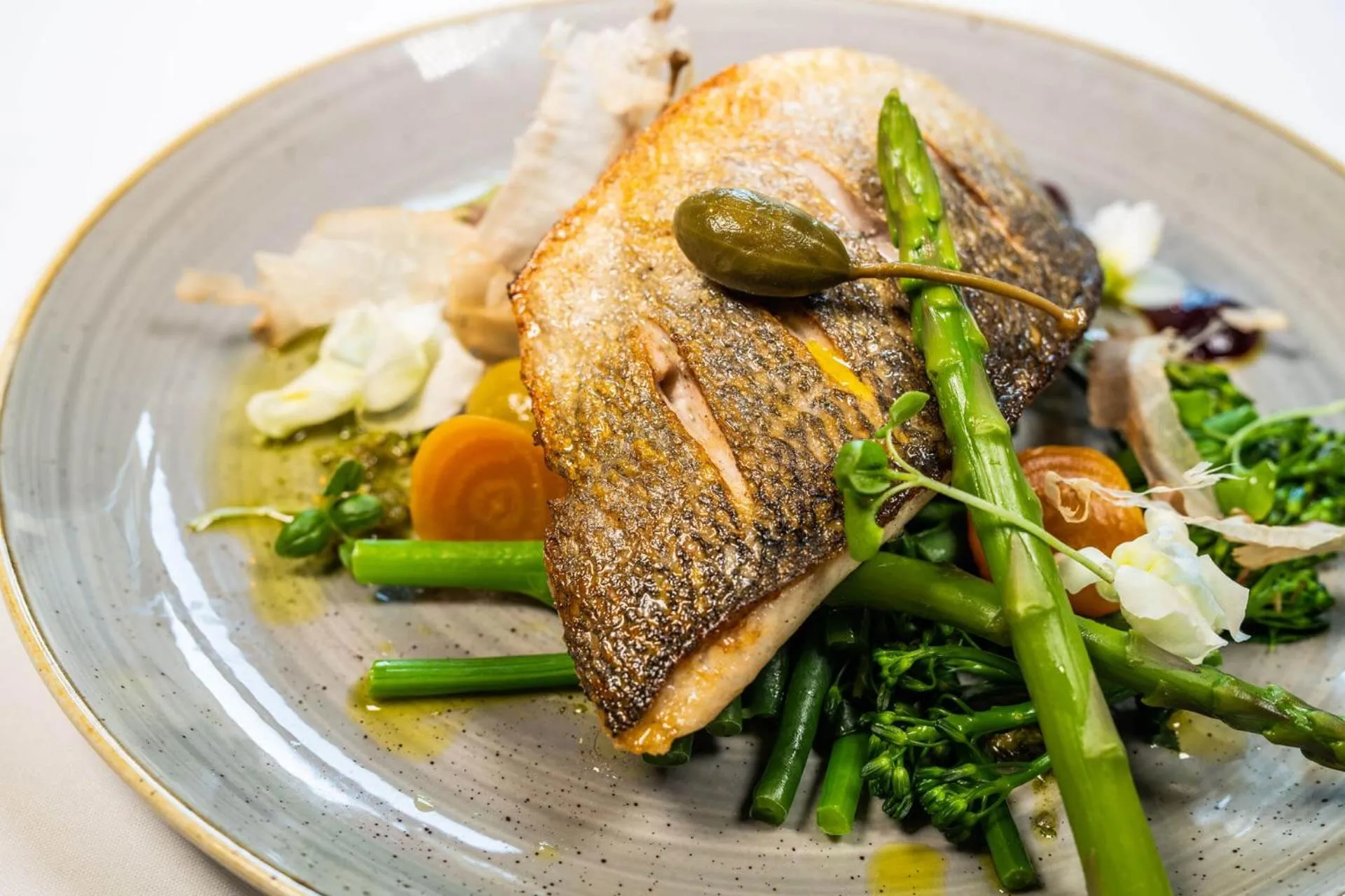 Restaurant/places to eat in The White Hart Hotel