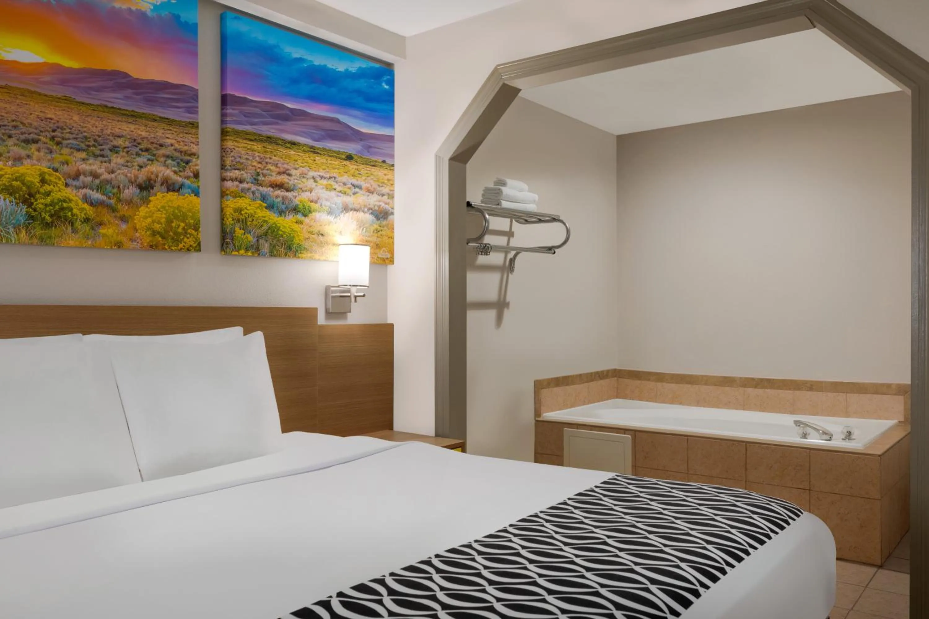 Photo of the whole room, Bed in Days Inn by Wyndham Covington