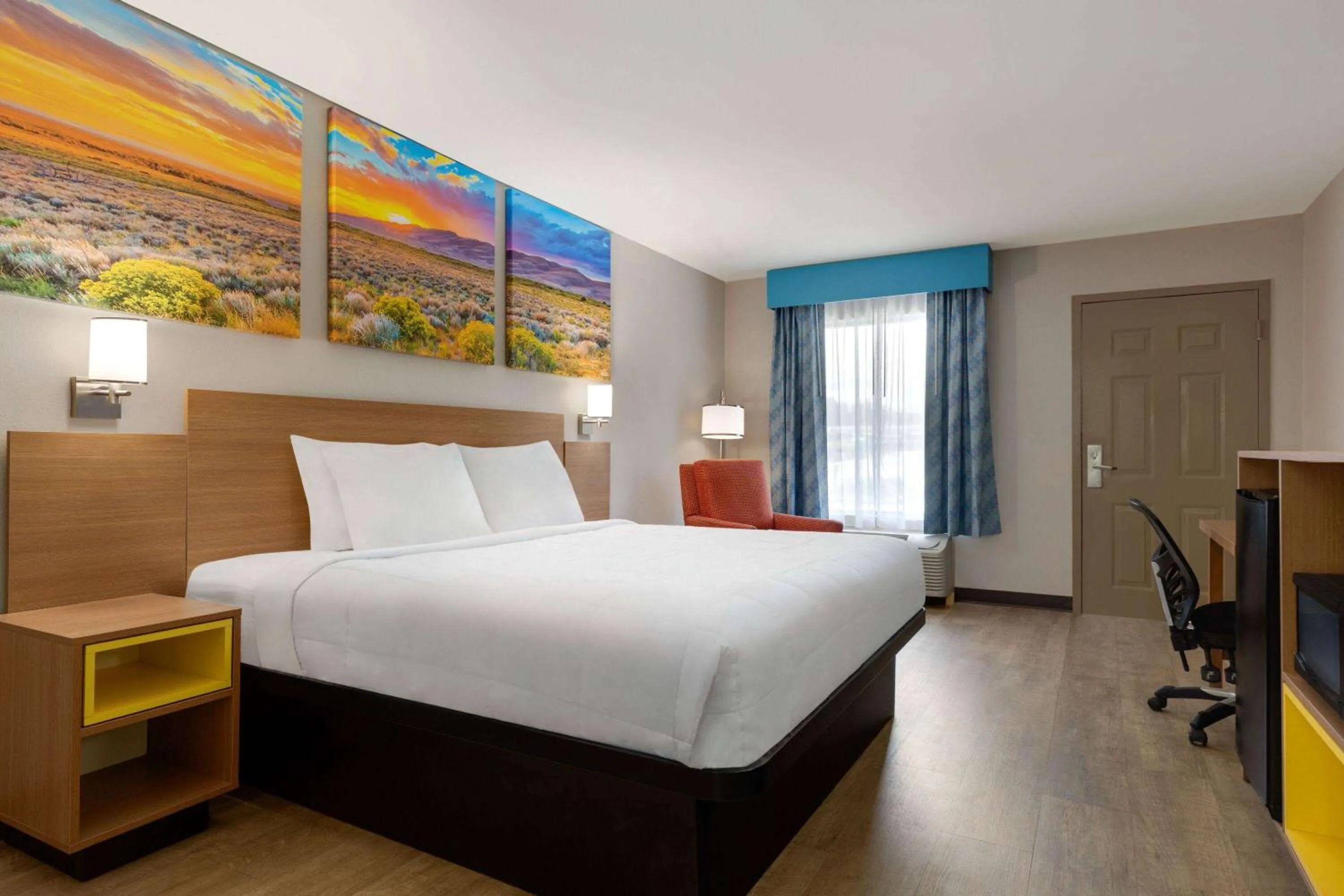 Bed in Days Inn by Wyndham Covington