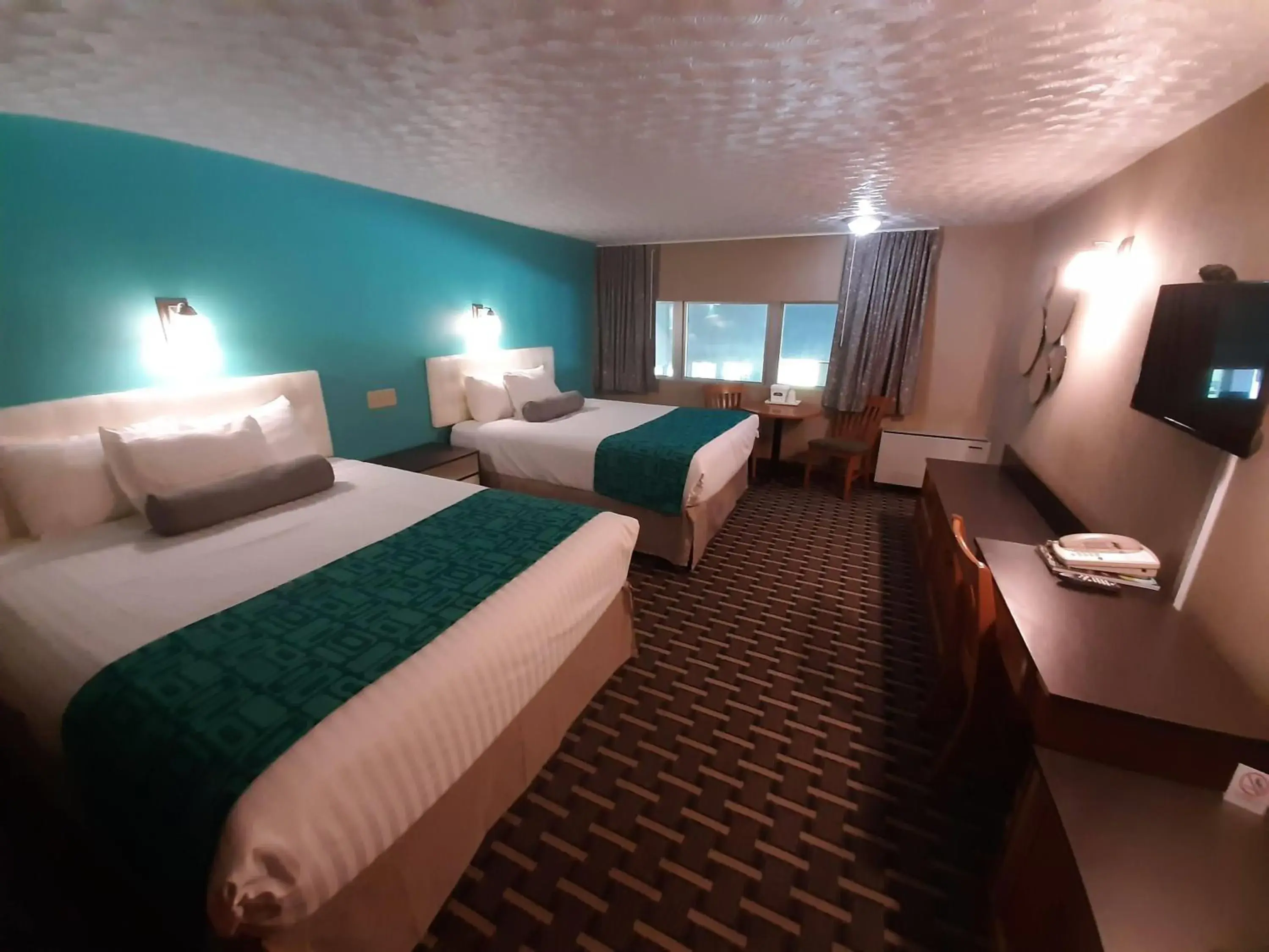 Queen Room with Two Queen Beds - Stair Access Only/Non-Smoking in Howard Johnson by Wyndham Woodstock NB Queen Room with Two Queen Beds - Stair Access Only/Non-Smoking in Howard Johnson by Wyndham Woodstock NB