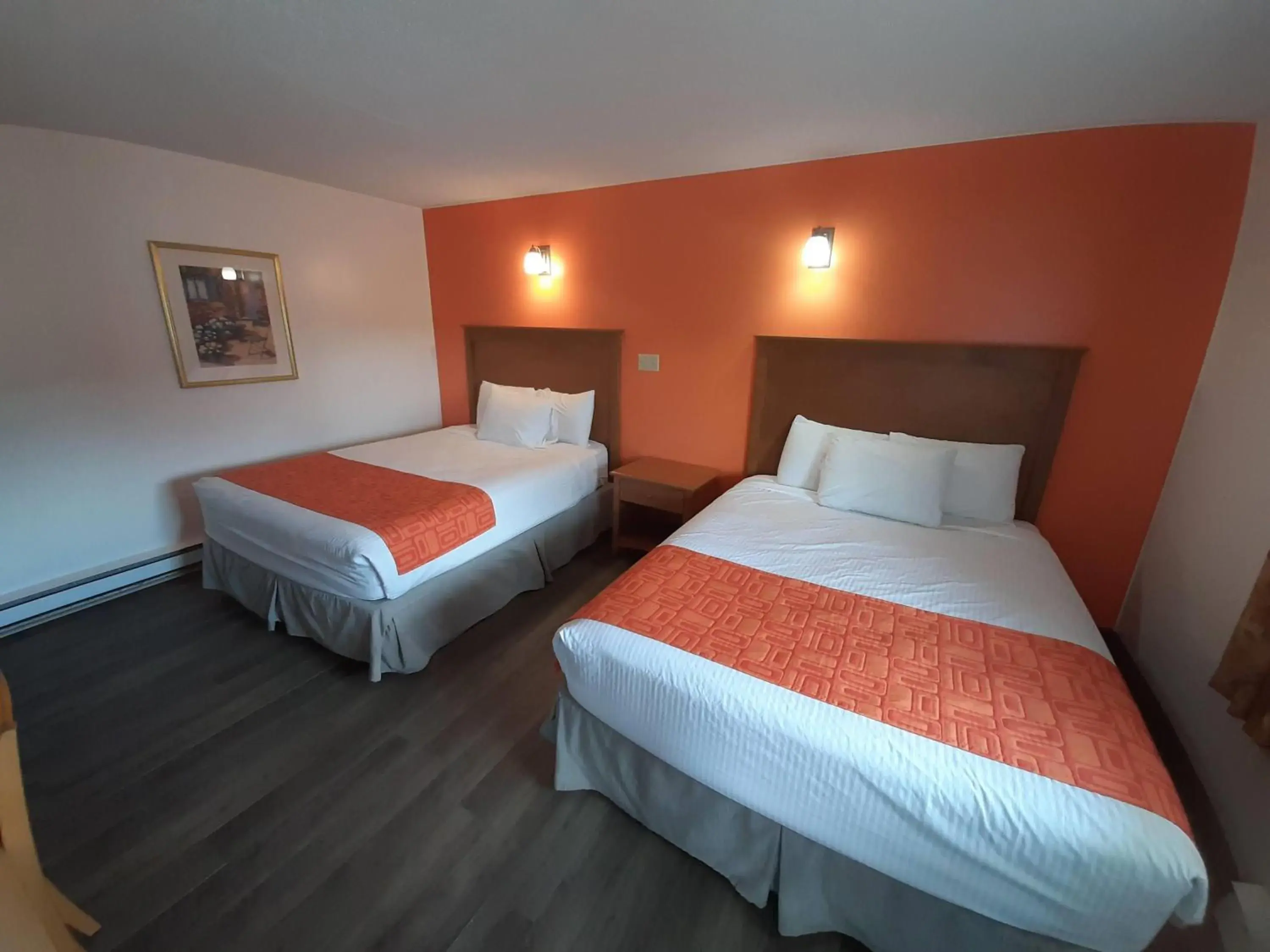 Photo of the whole room, Bed in Howard Johnson by Wyndham Woodstock NB Photo of the whole room, Bed in Howard Johnson by Wyndham Woodstock NB