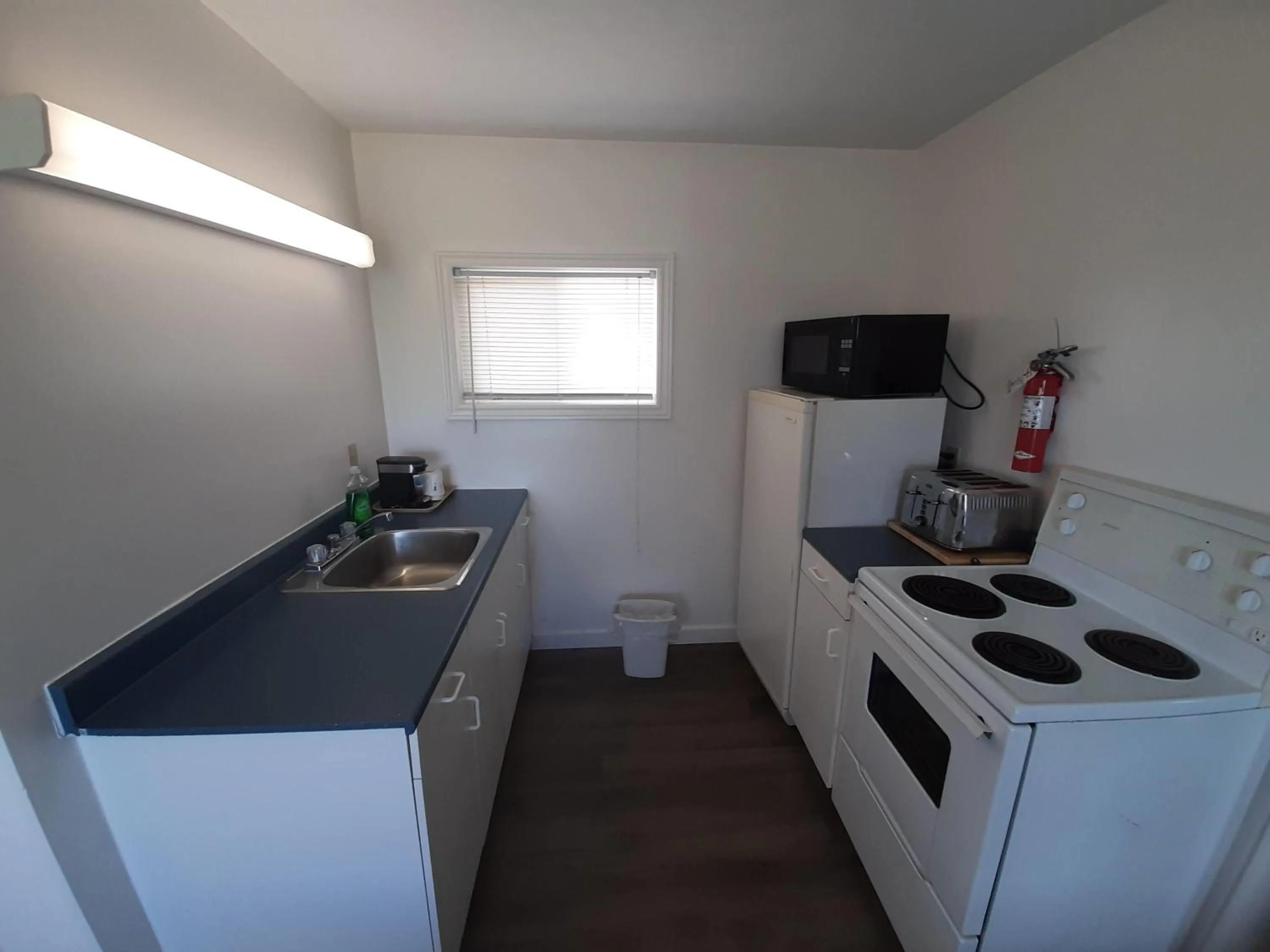 Photo of the whole room in Howard Johnson by Wyndham Woodstock NB