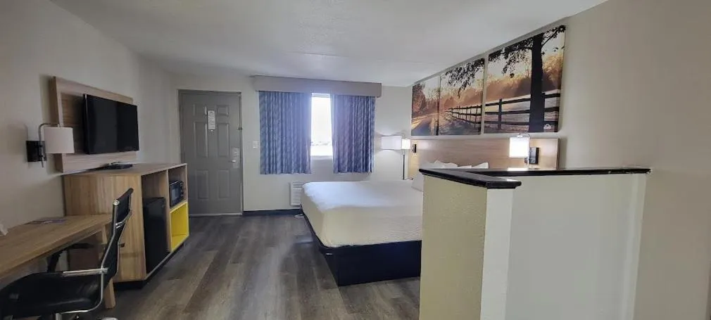 Bed in Days Inn by Wyndham Conway