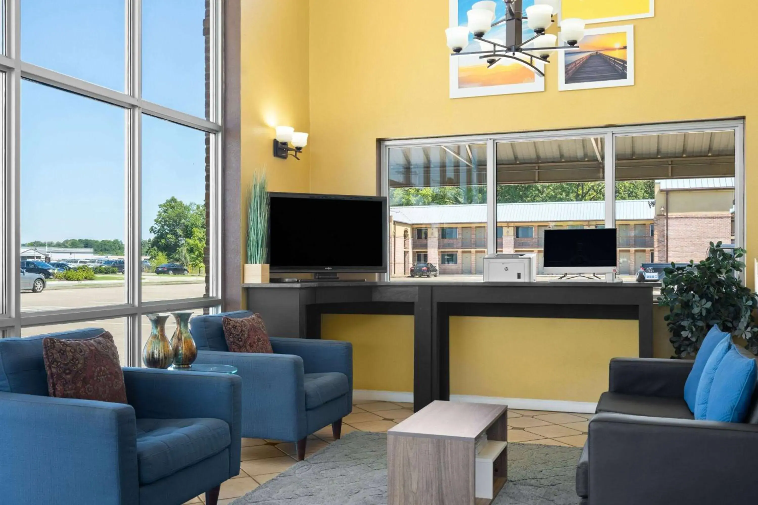 Lobby or reception in Days Inn by Wyndham Conway Lobby or reception in Days Inn by Wyndham Conway