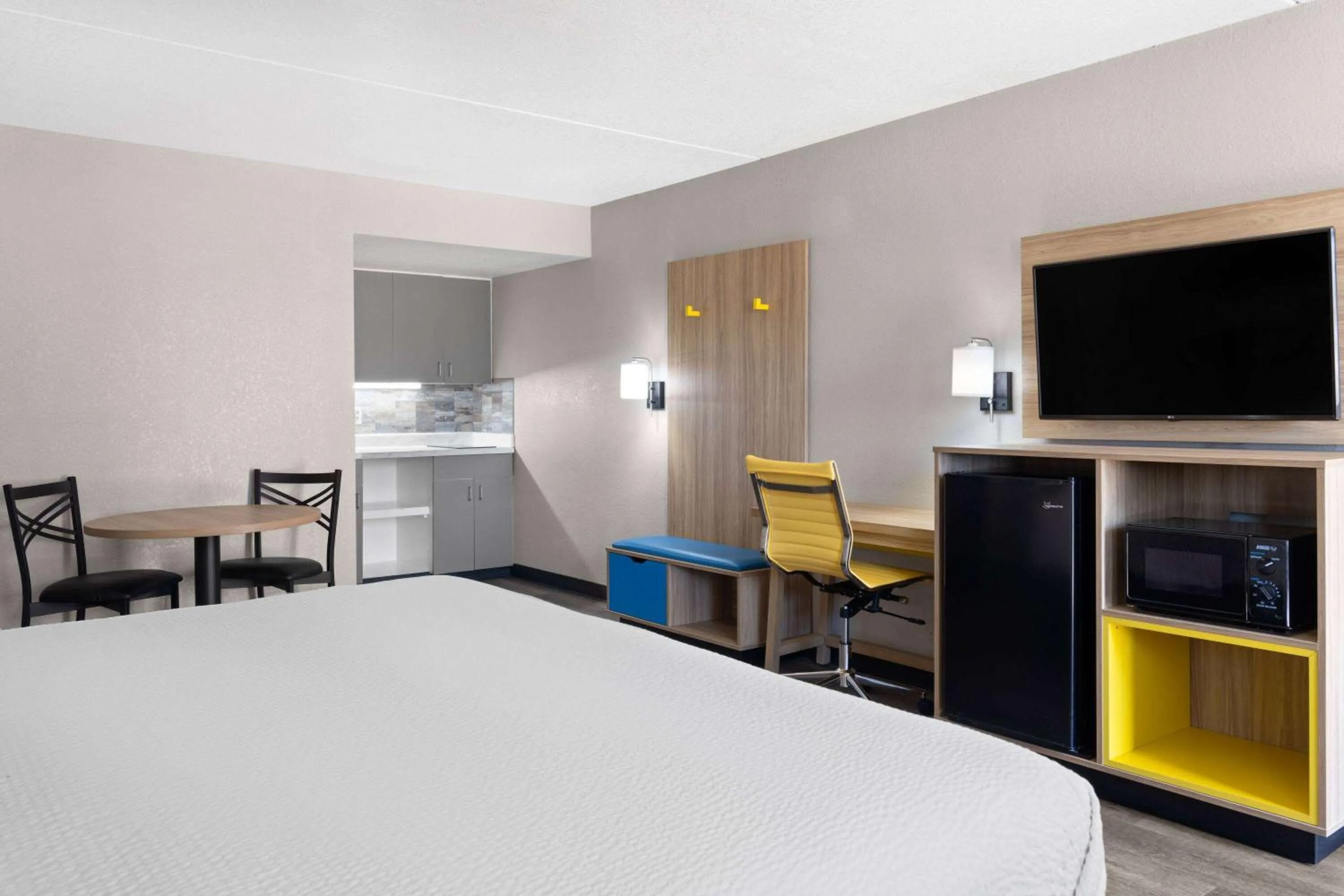 Photo of the whole room, Bed in Days Inn by Wyndham Conway