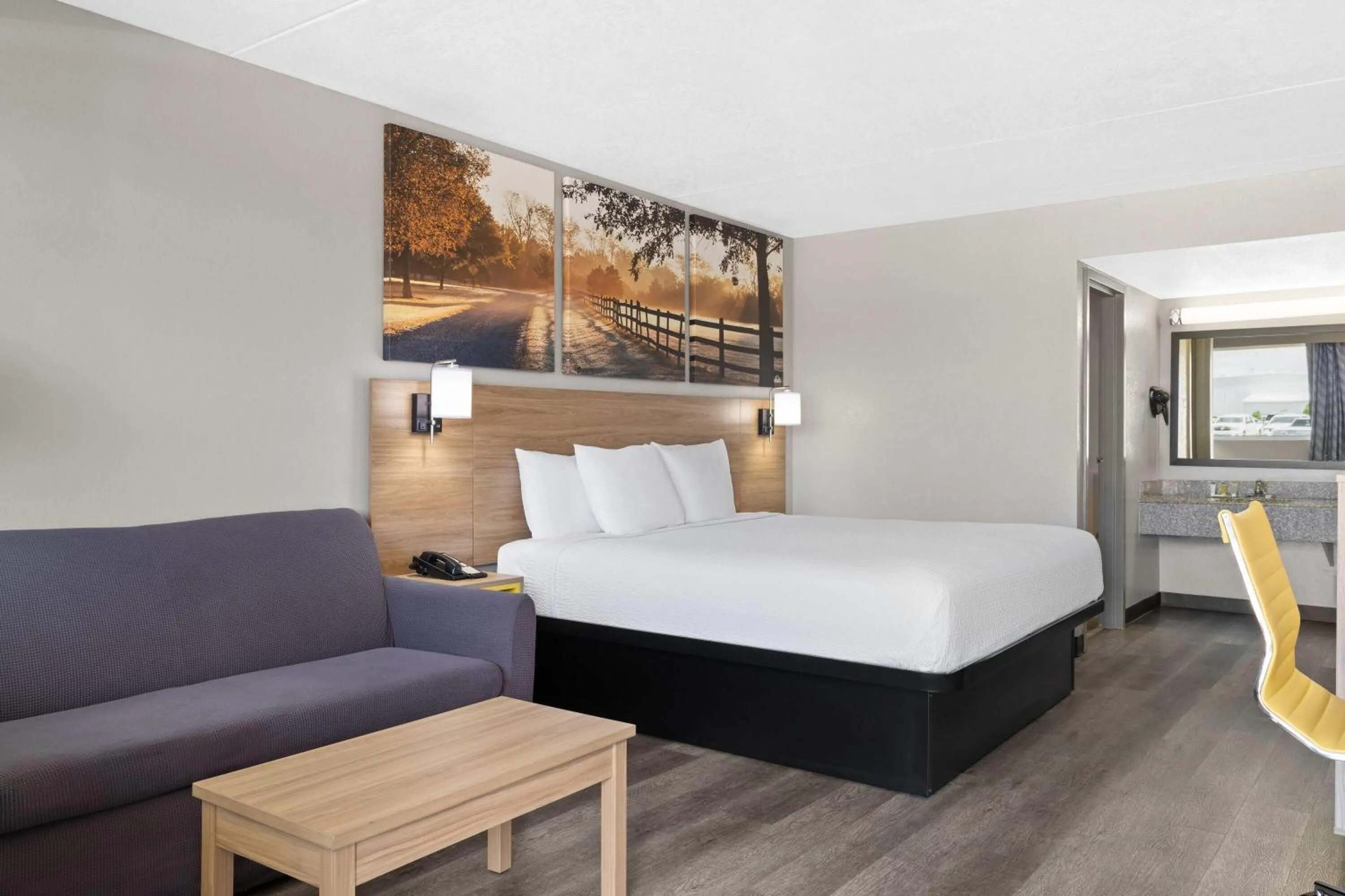 Photo of the whole room, Bed in Days Inn by Wyndham Conway