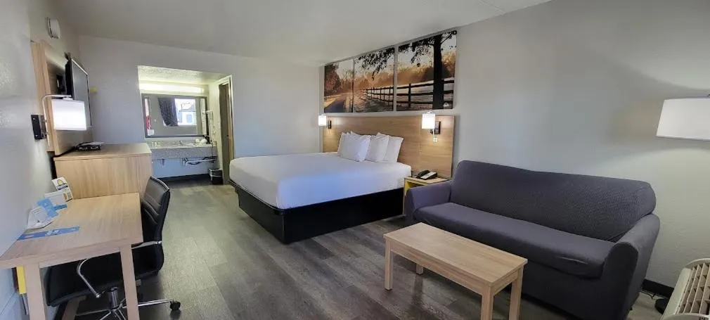 Bed in Days Inn by Wyndham Conway