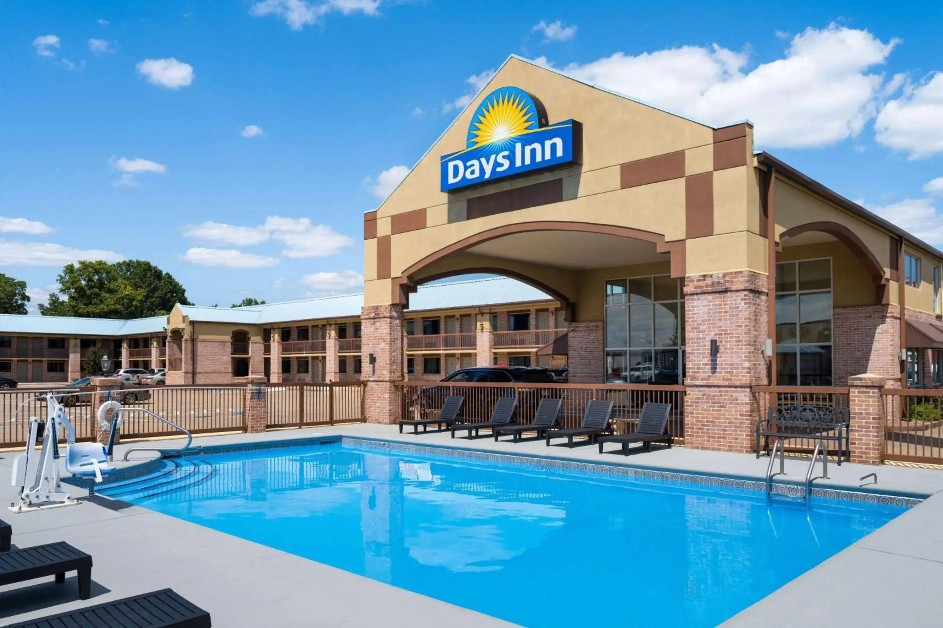 Swimming pool in Days Inn by Wyndham Conway Swimming pool in Days Inn by Wyndham Conway