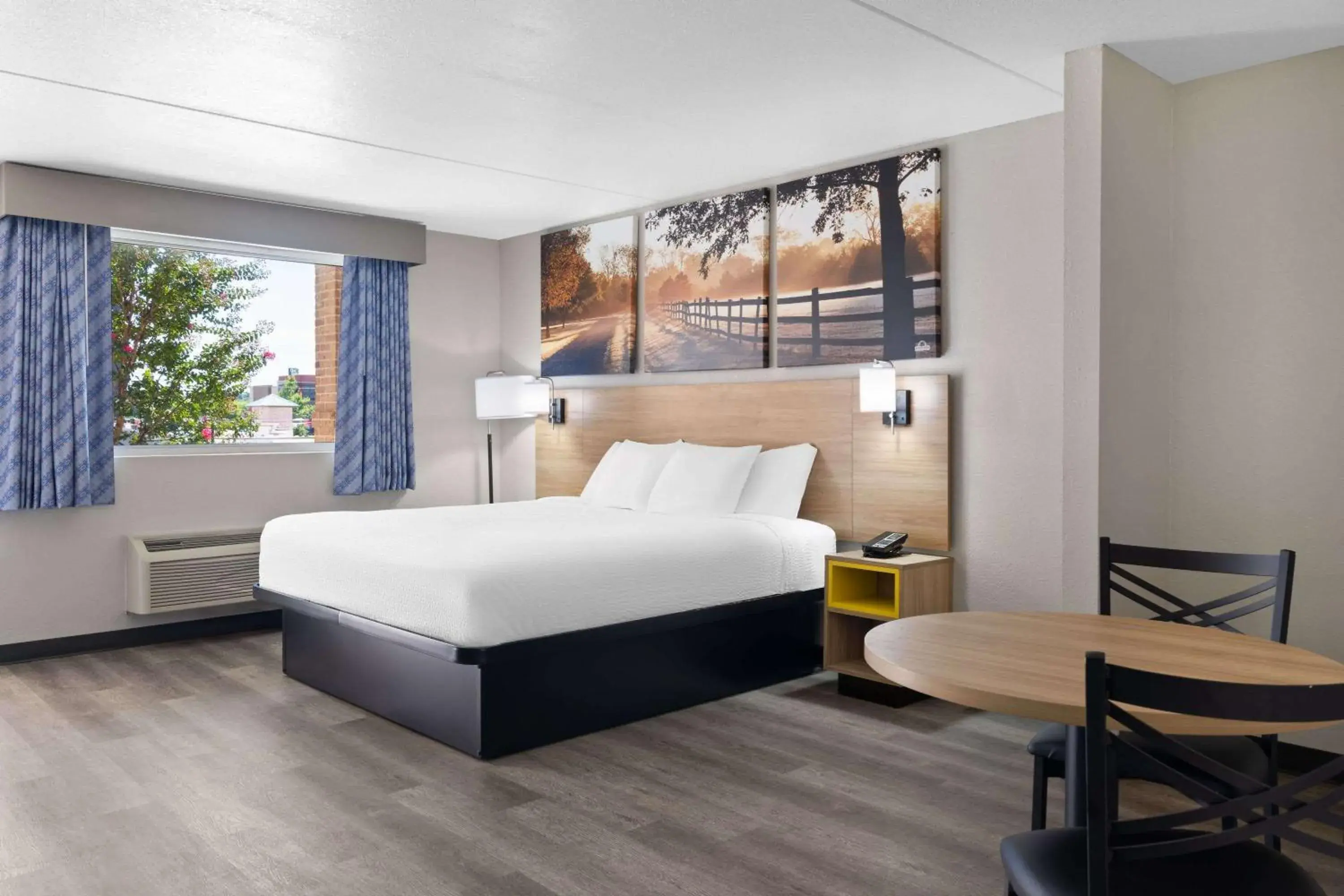 Photo of the whole room, Bed in Days Inn by Wyndham Conway Photo of the whole room, Bed in Days Inn by Wyndham Conway