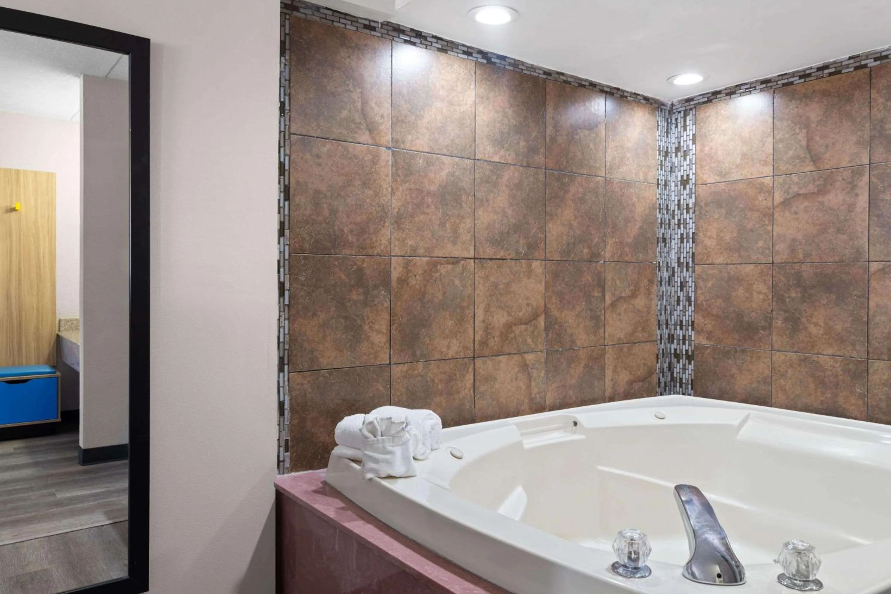 Bath in Days Inn by Wyndham Conway