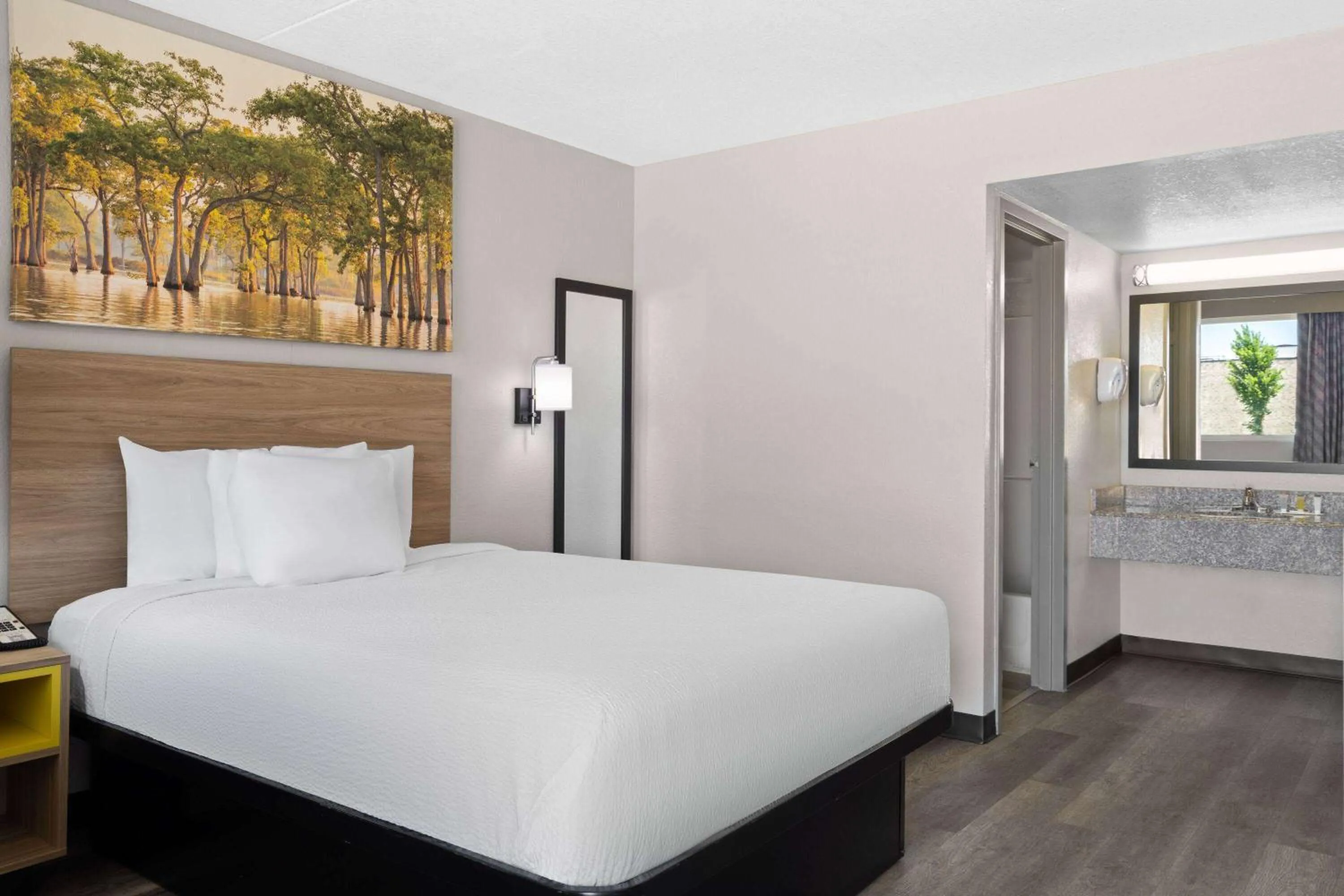 Photo of the whole room, Bed in Days Inn by Wyndham Conway