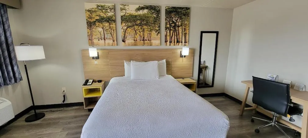 Bed in Days Inn by Wyndham Conway