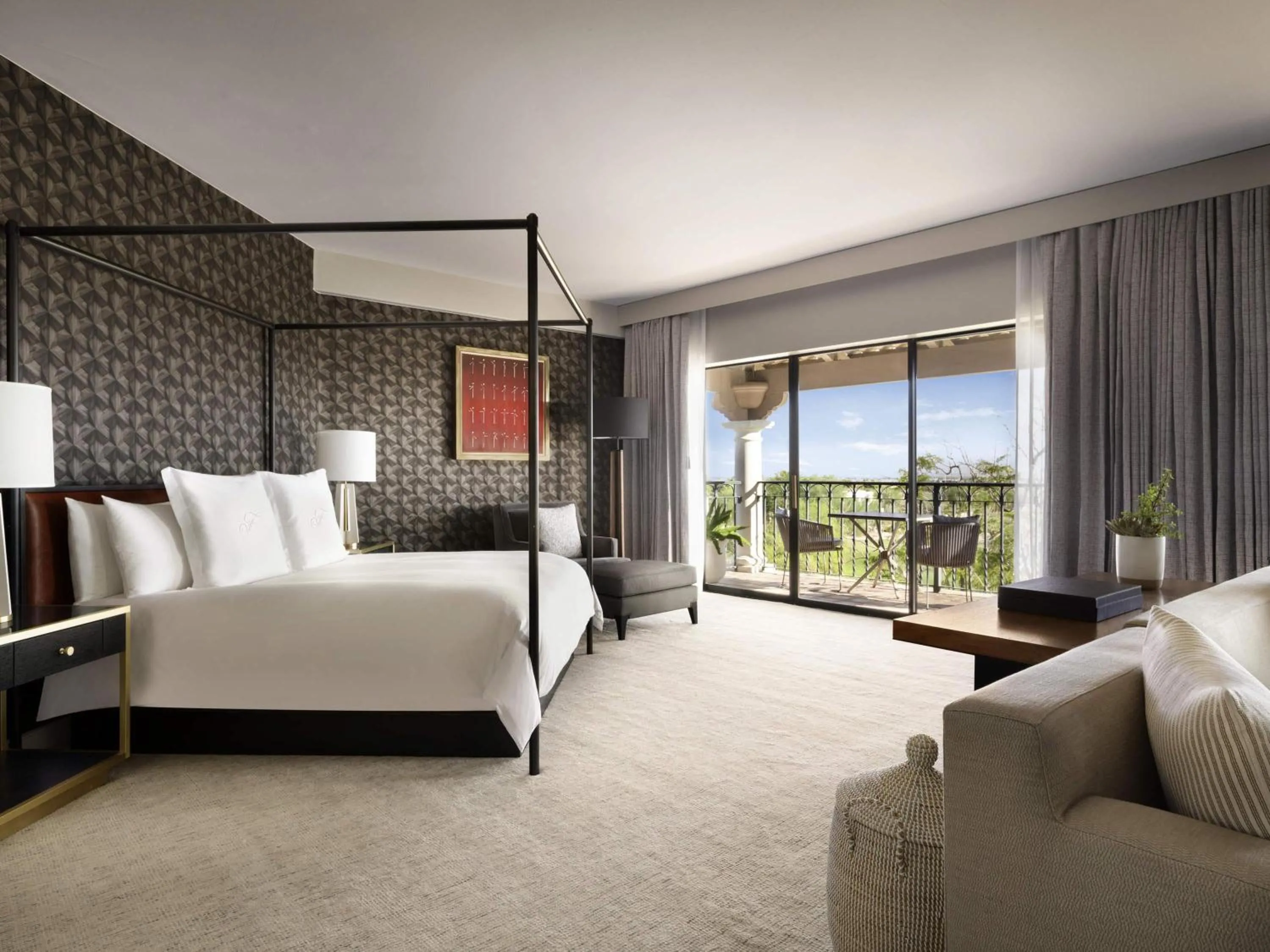 Photo of the whole room, Bed in Fairmont Scottsdale Princess