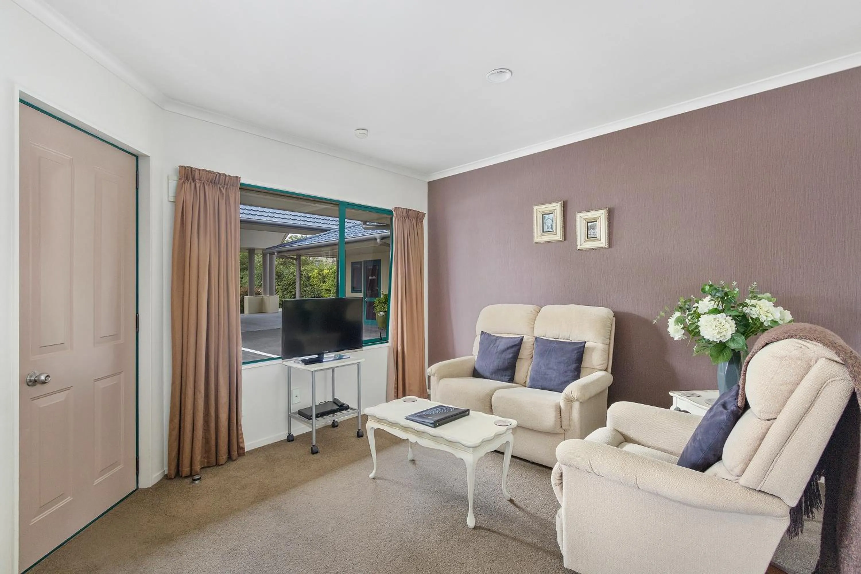 Living room in Belmont Motor Lodge