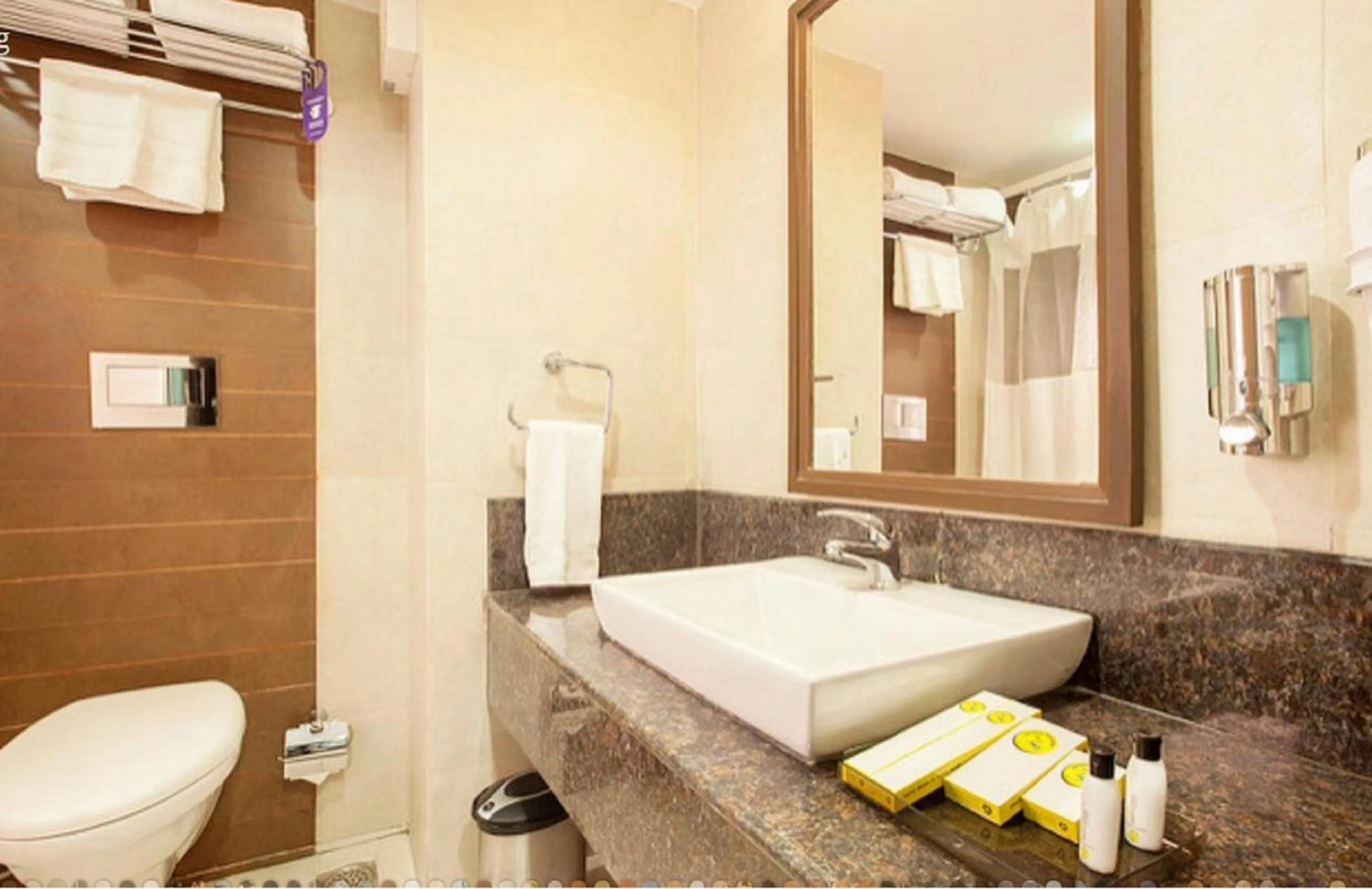 Shower in Sterling Ooty Elk Hill