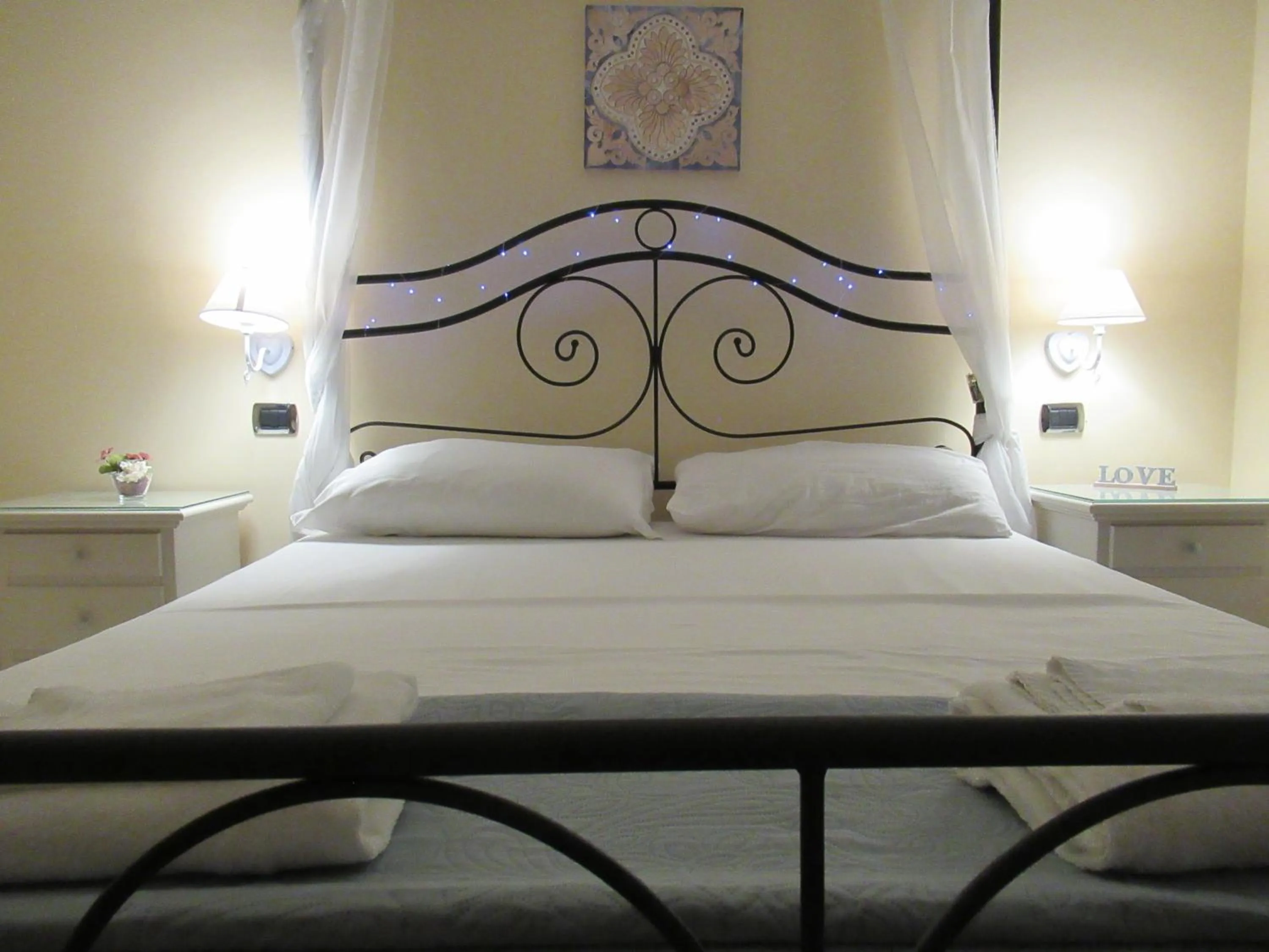 Bed in City life Pompeii