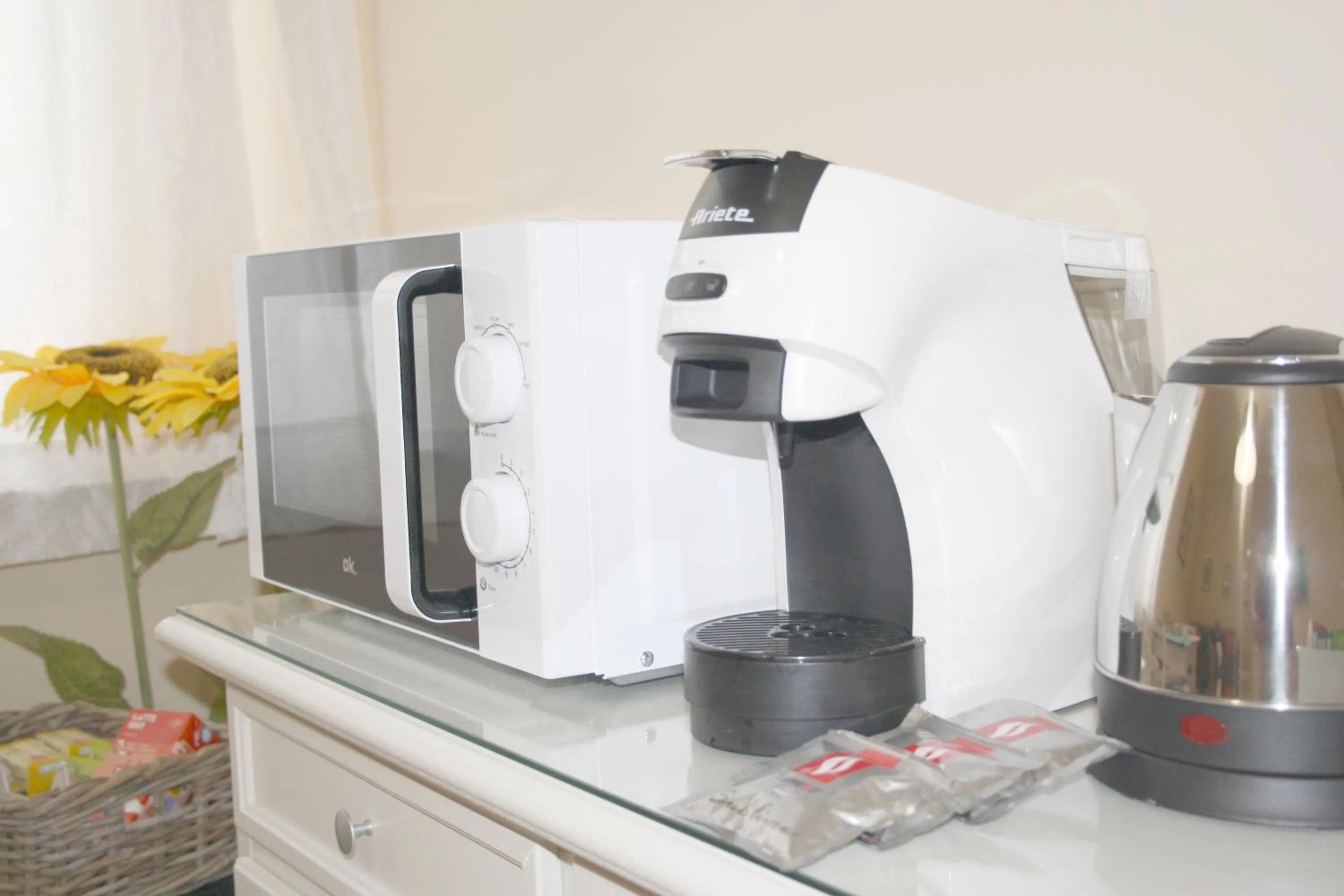 Coffee/tea facilities in City life Pompeii