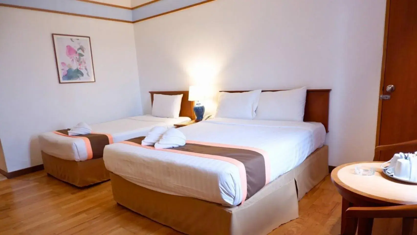 Bedroom, Bed in Diamond Plaza Hotel Bedroom, Bed in Diamond Plaza Hotel