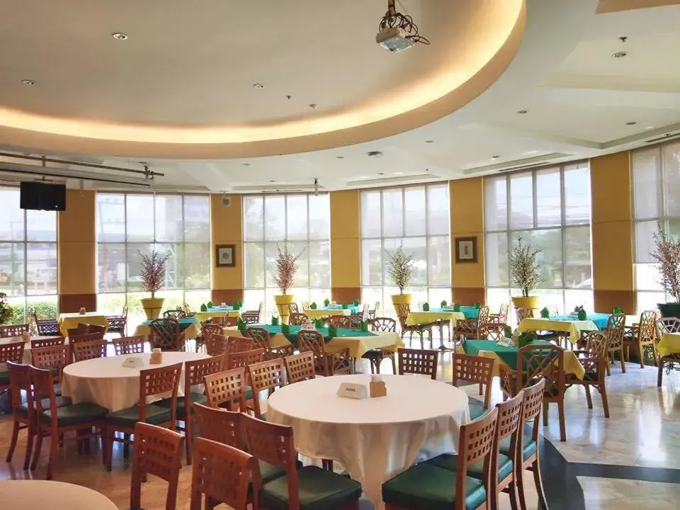 Restaurant/places to eat in Diamond Plaza Hotel Restaurant/places to eat in Diamond Plaza Hotel
