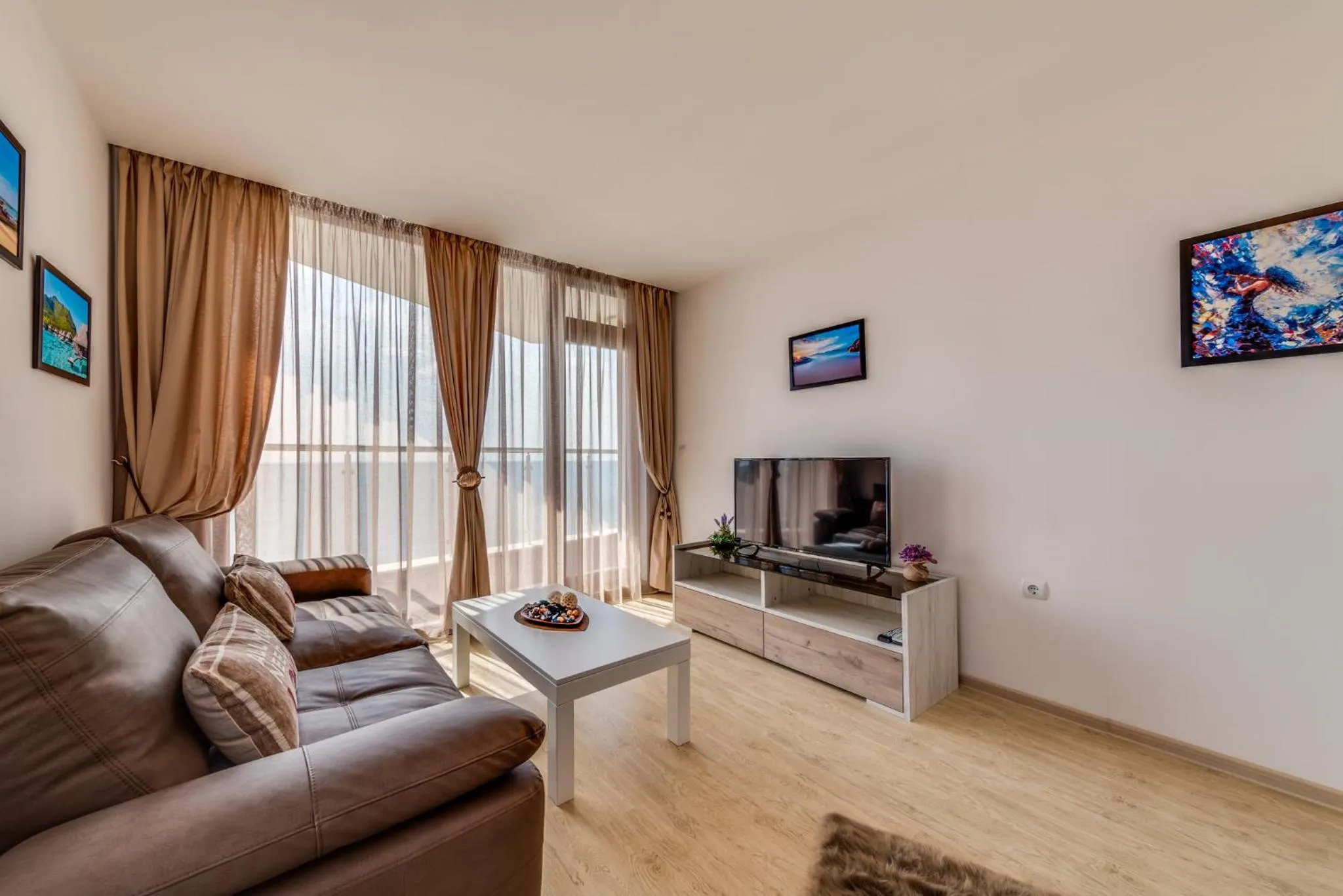 TV and multimedia in Apartcomplex Golden Bay