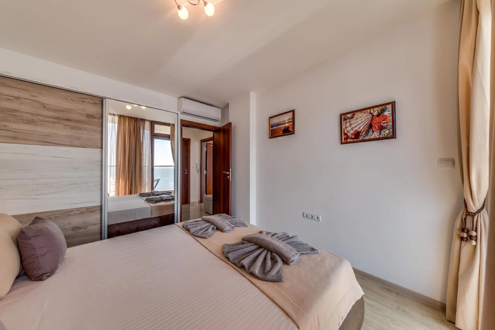 Bedroom, Bed in Apartcomplex Golden Bay