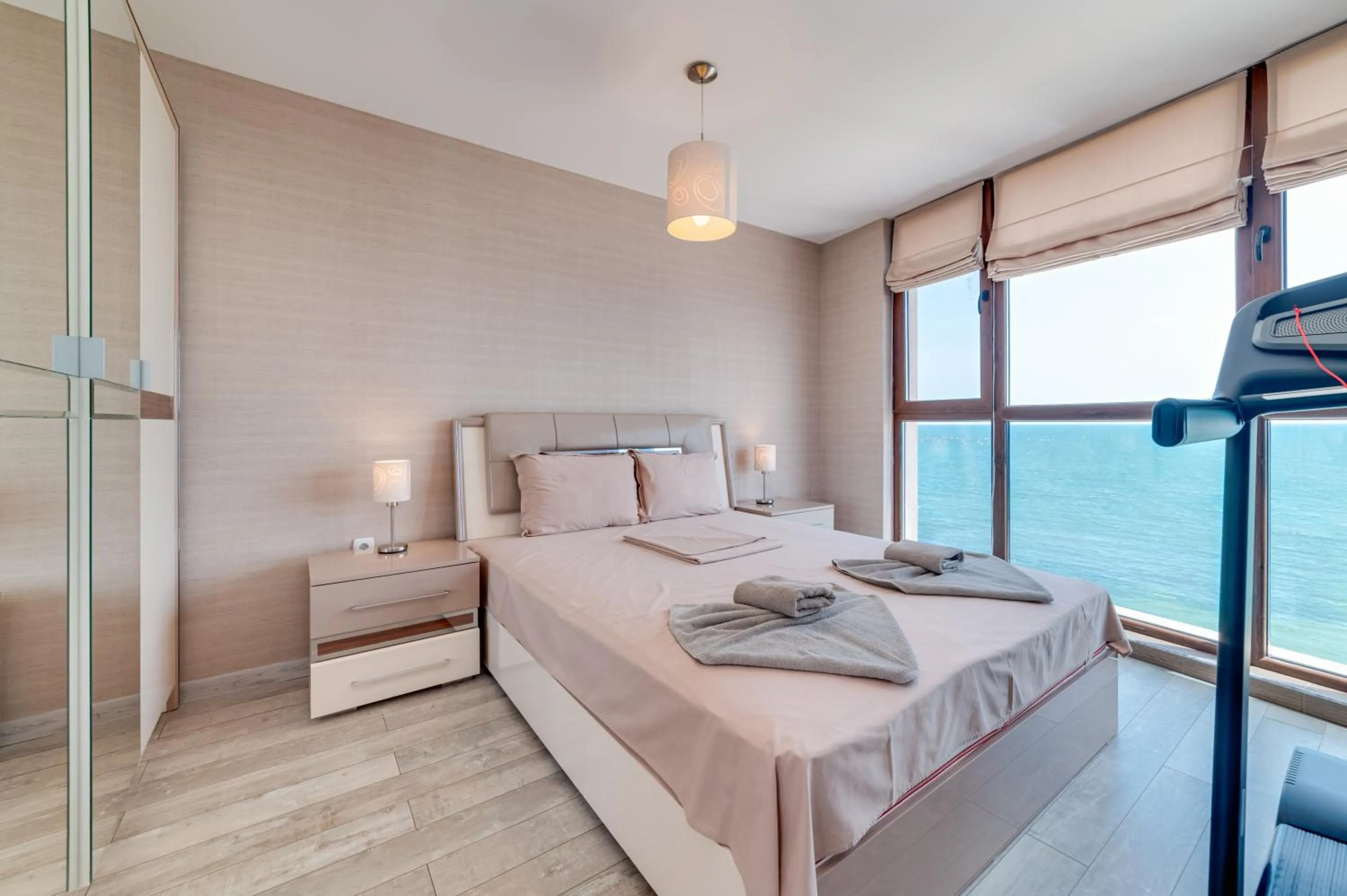 Bed in Apartcomplex Golden Bay