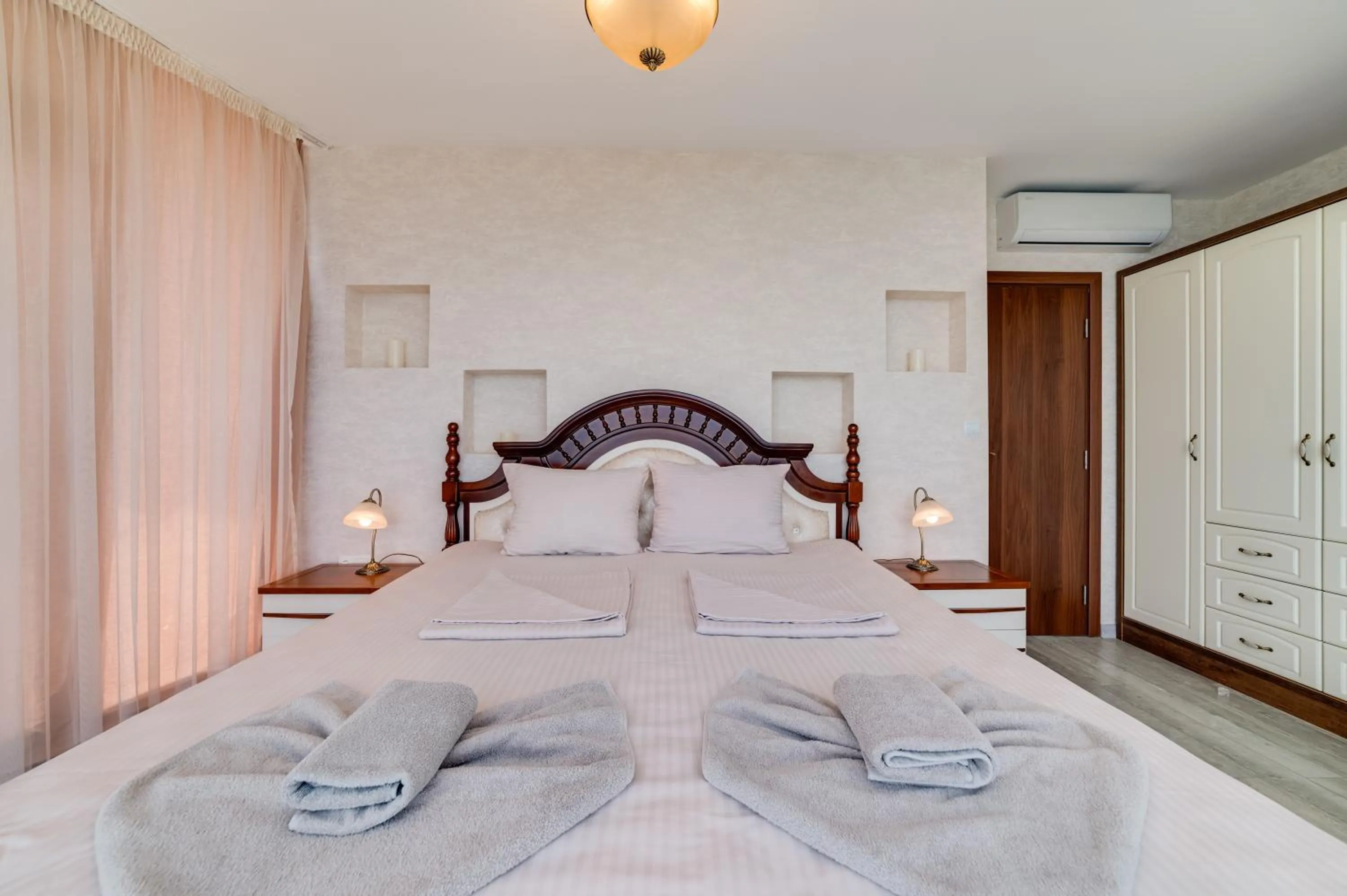 Bed in Apartcomplex Golden Bay