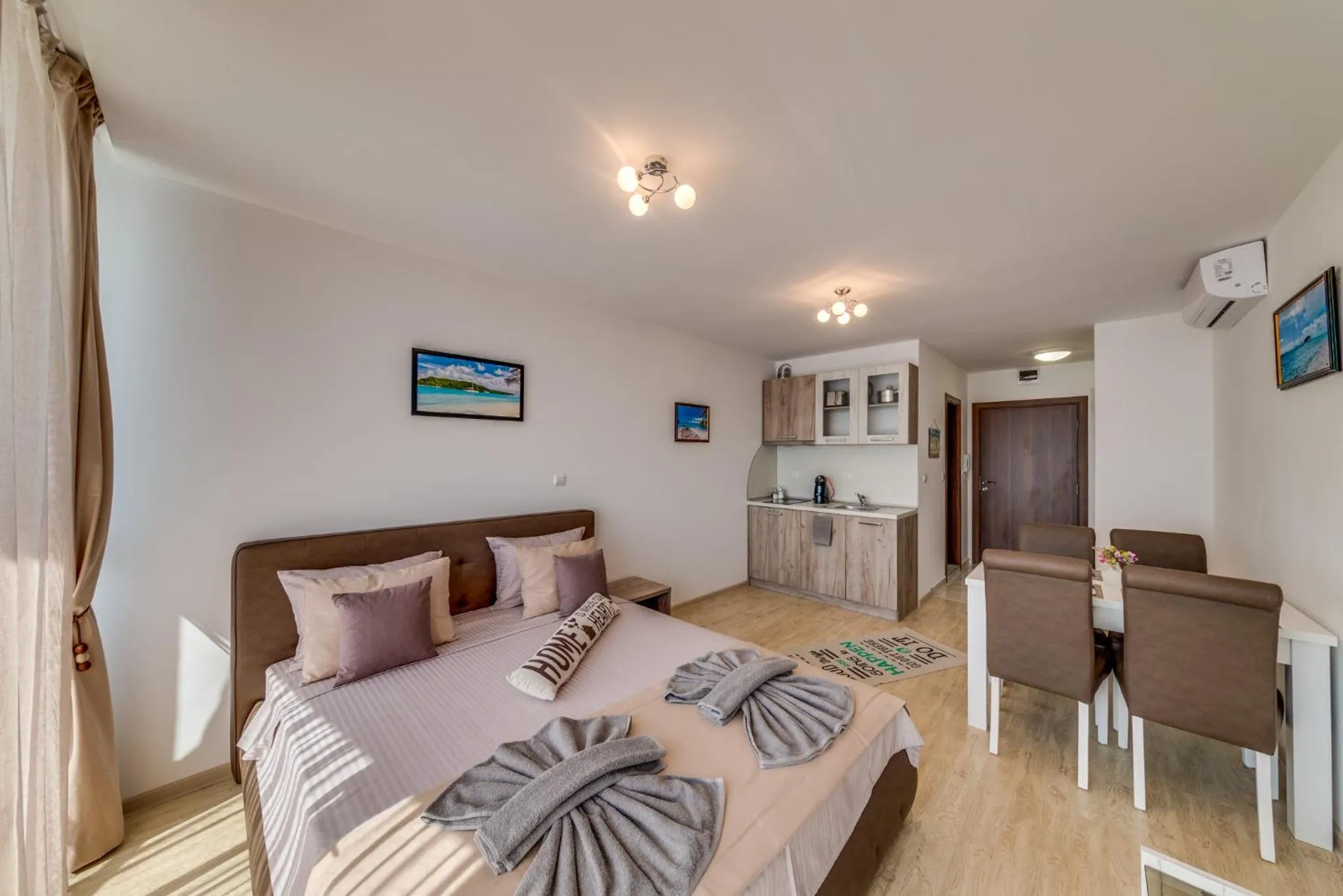 Kitchen or kitchenette, Bed in Apartcomplex Golden Bay