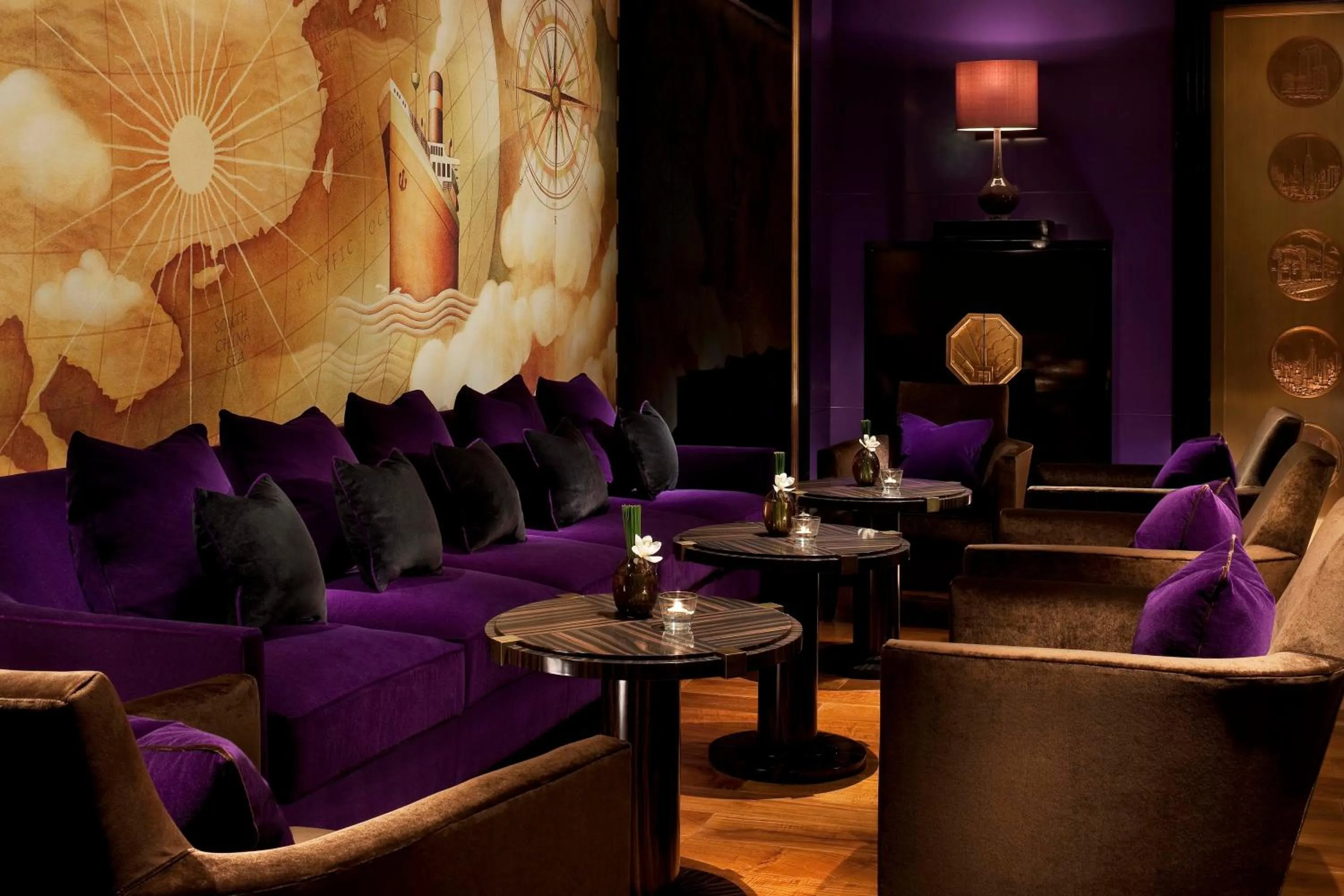 Lounge or bar in The Peninsula Shanghai