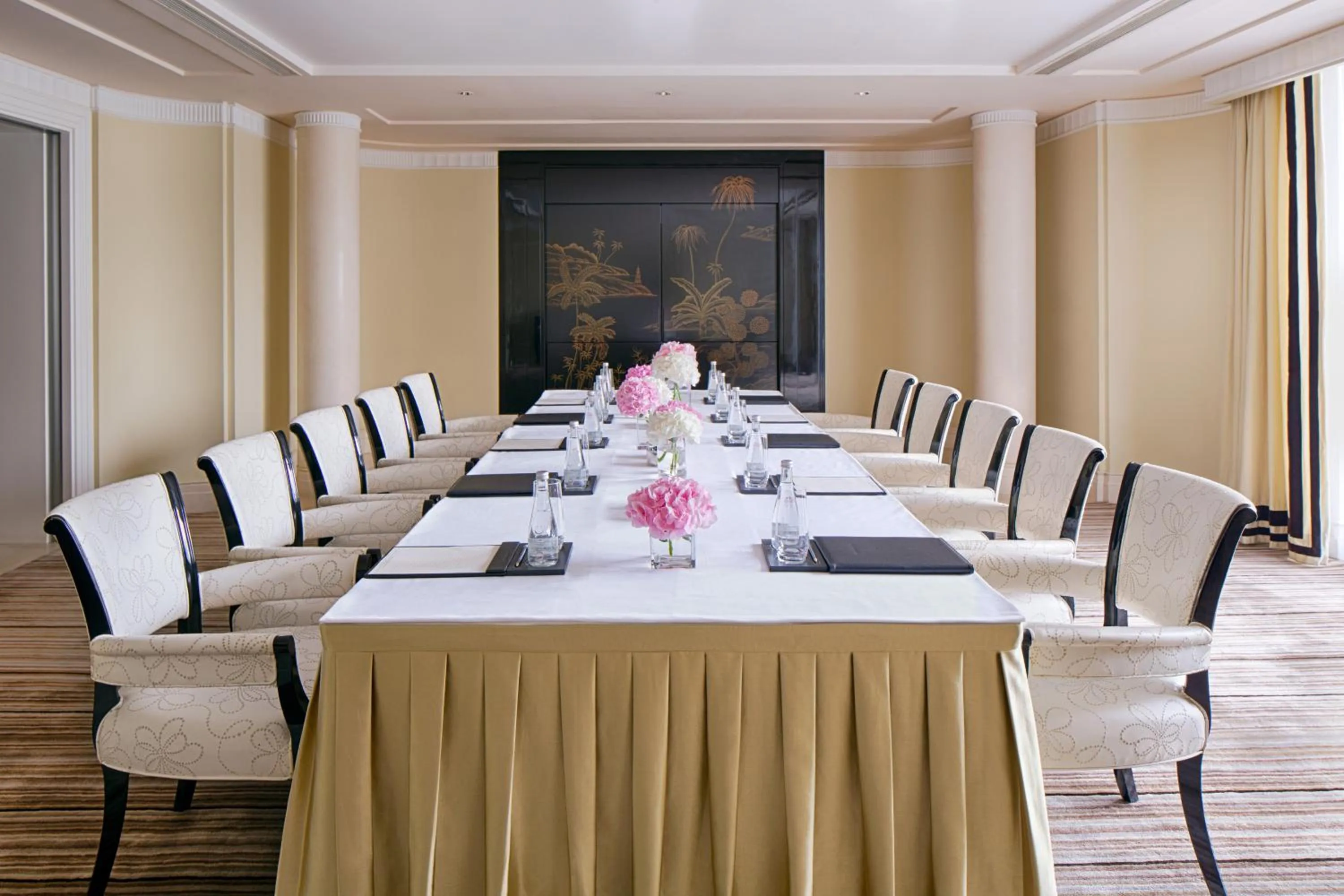 Business facilities in The Peninsula Shanghai